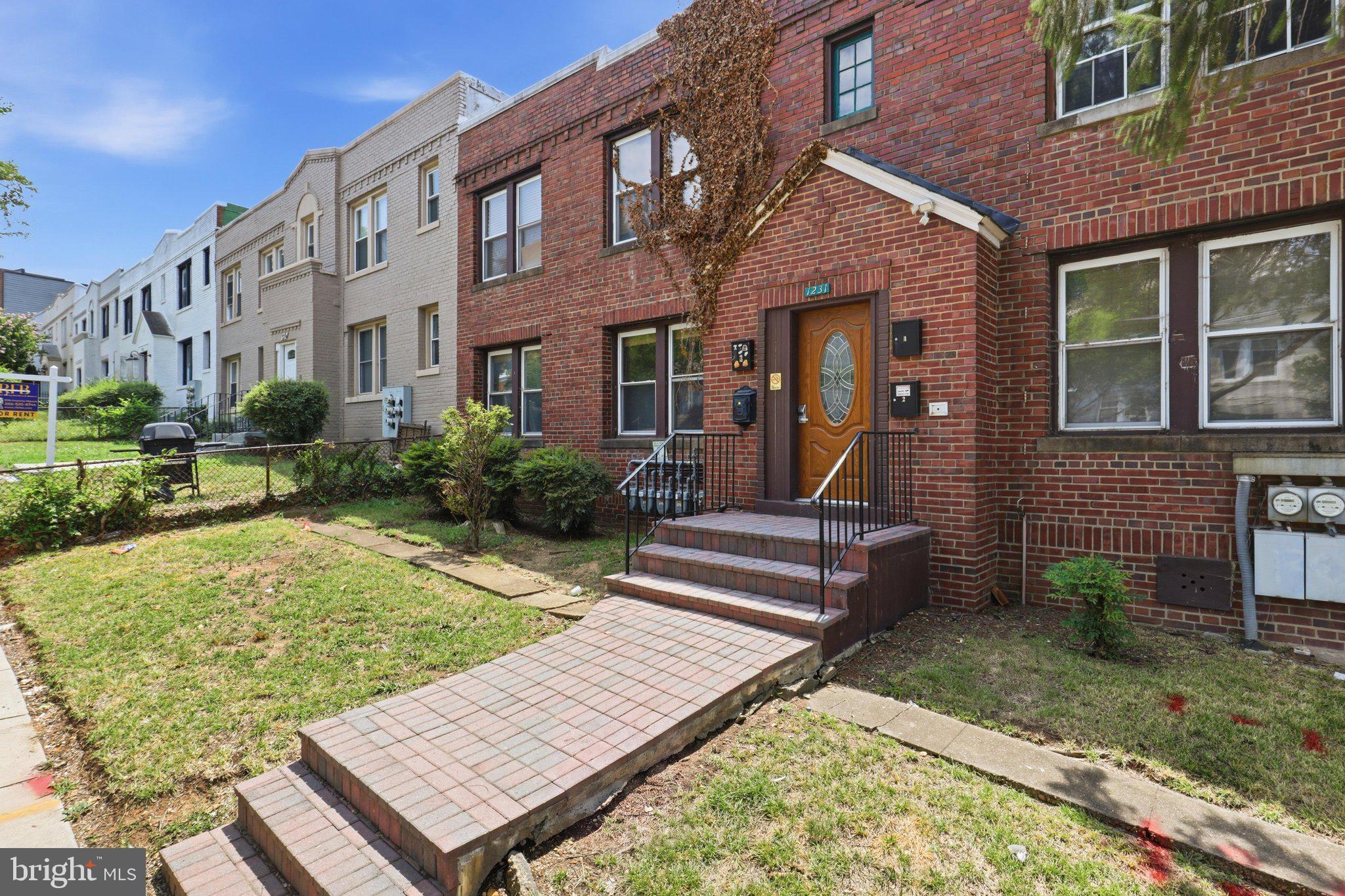 1231 PENN STREET NE 1