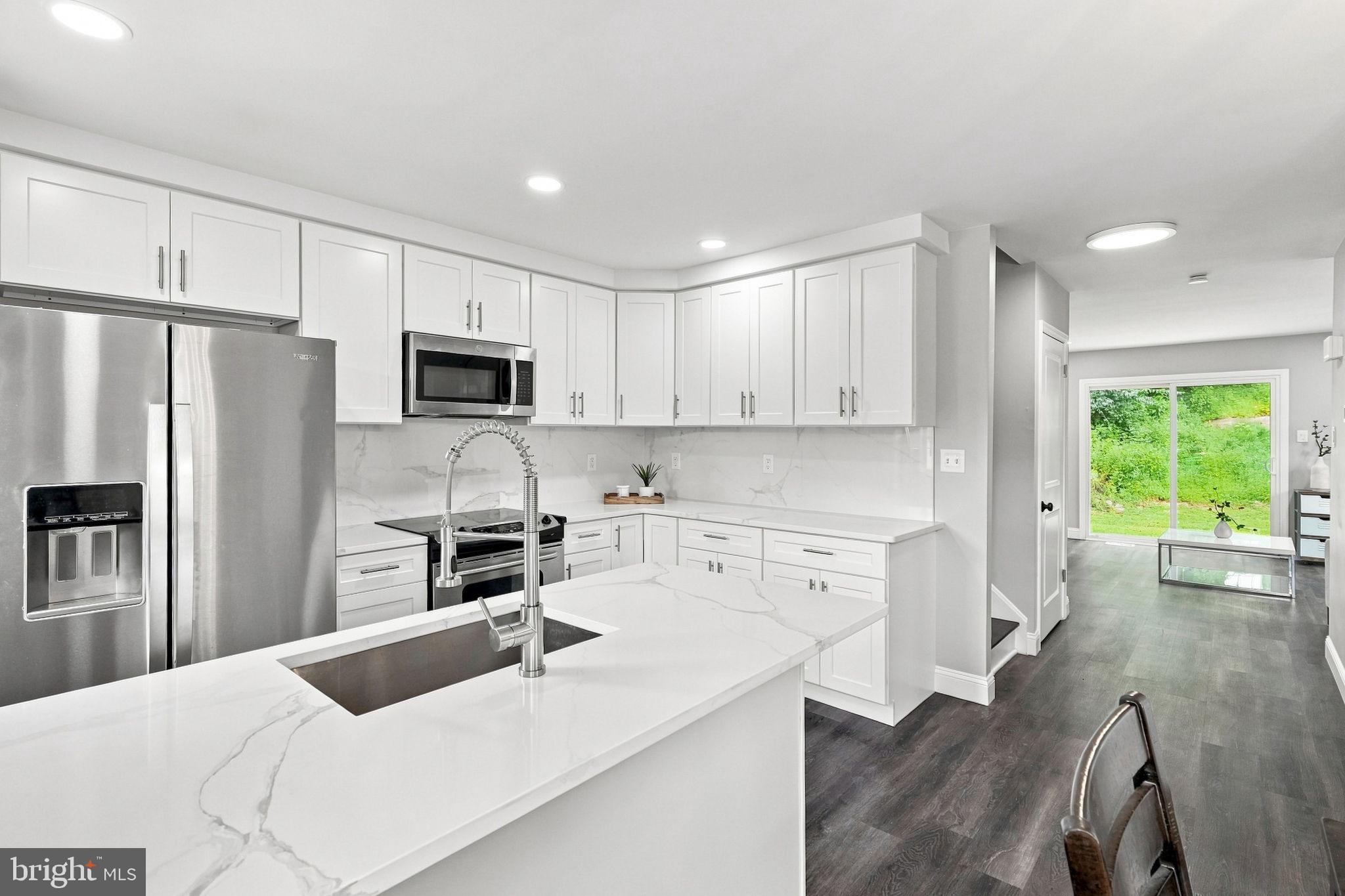511 COVENTRY LANE