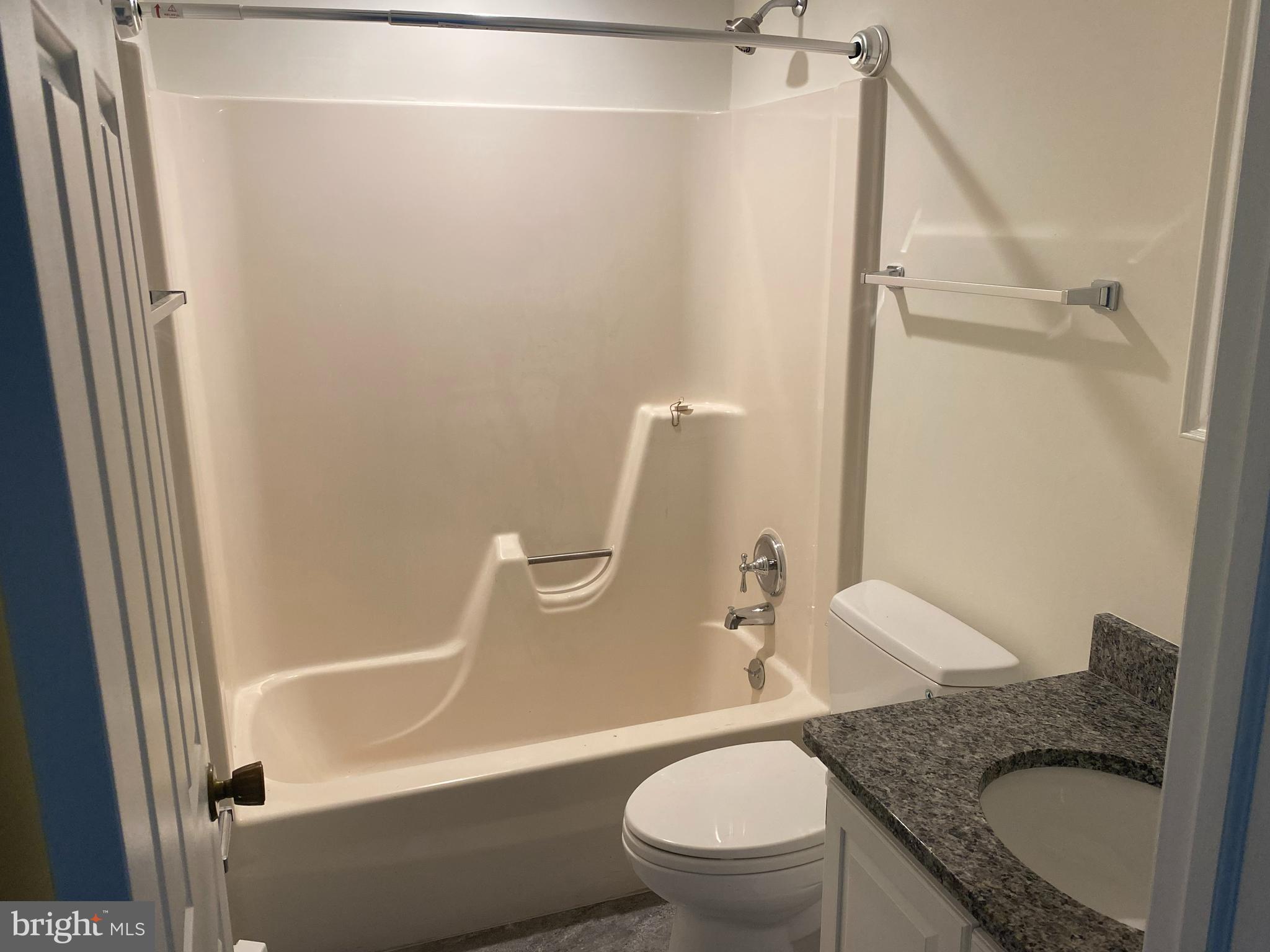 COUNTRY CLUB - Residential Lease