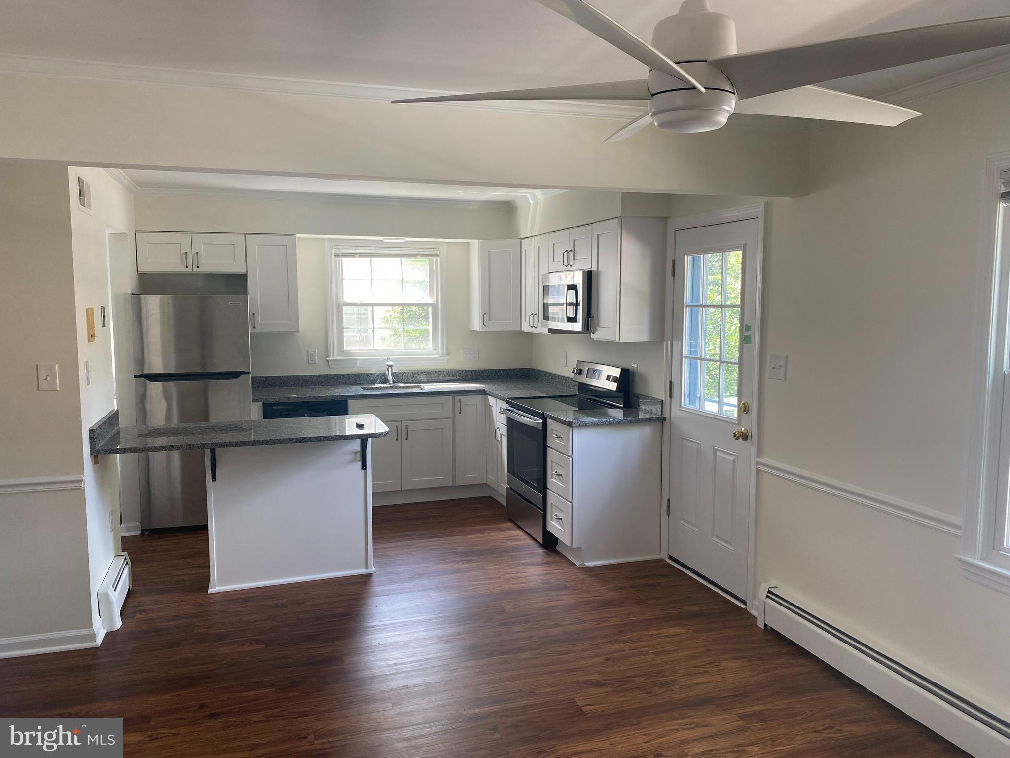 COUNTRY CLUB - Residential Lease