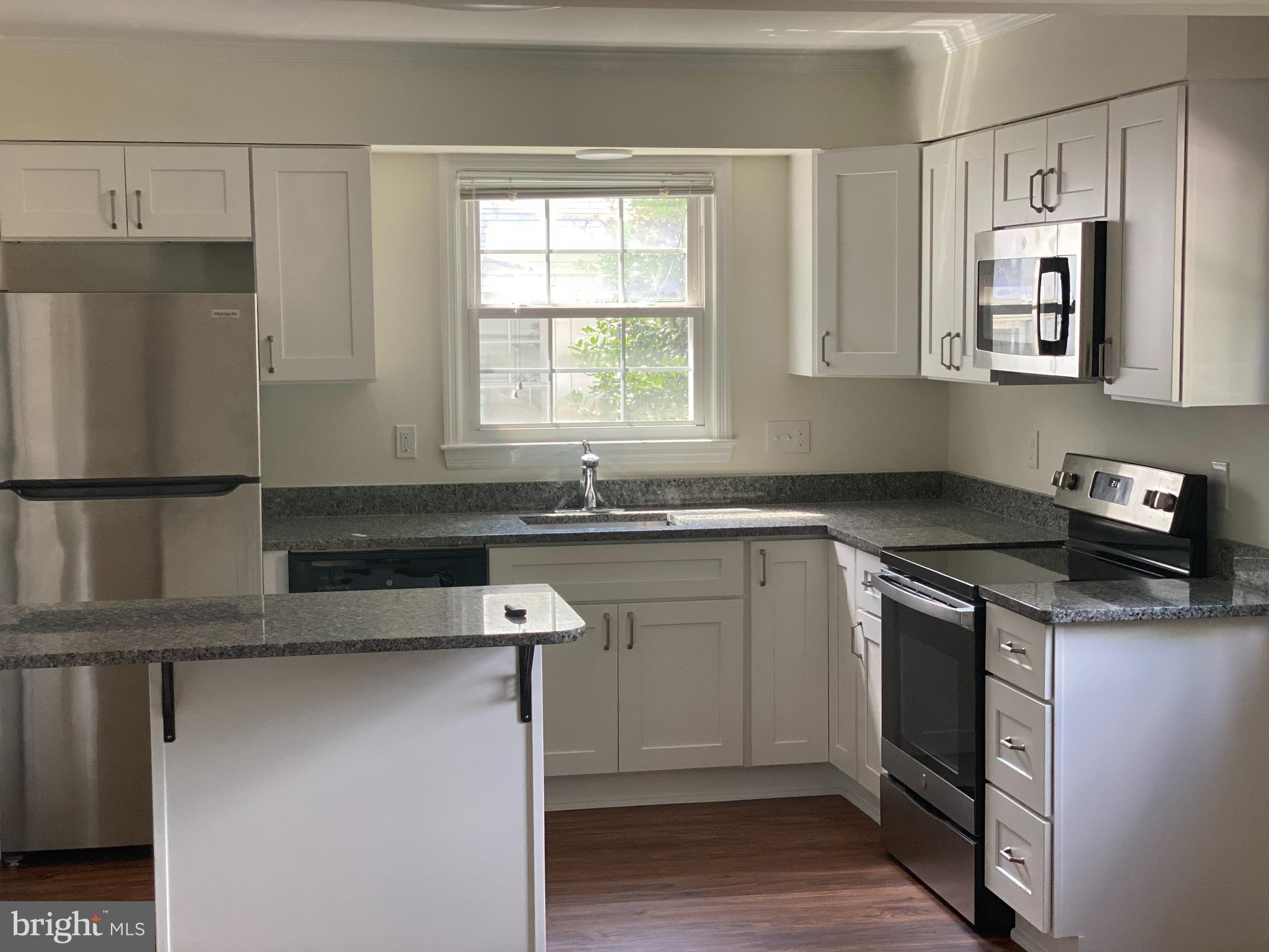 COUNTRY CLUB - Residential Lease