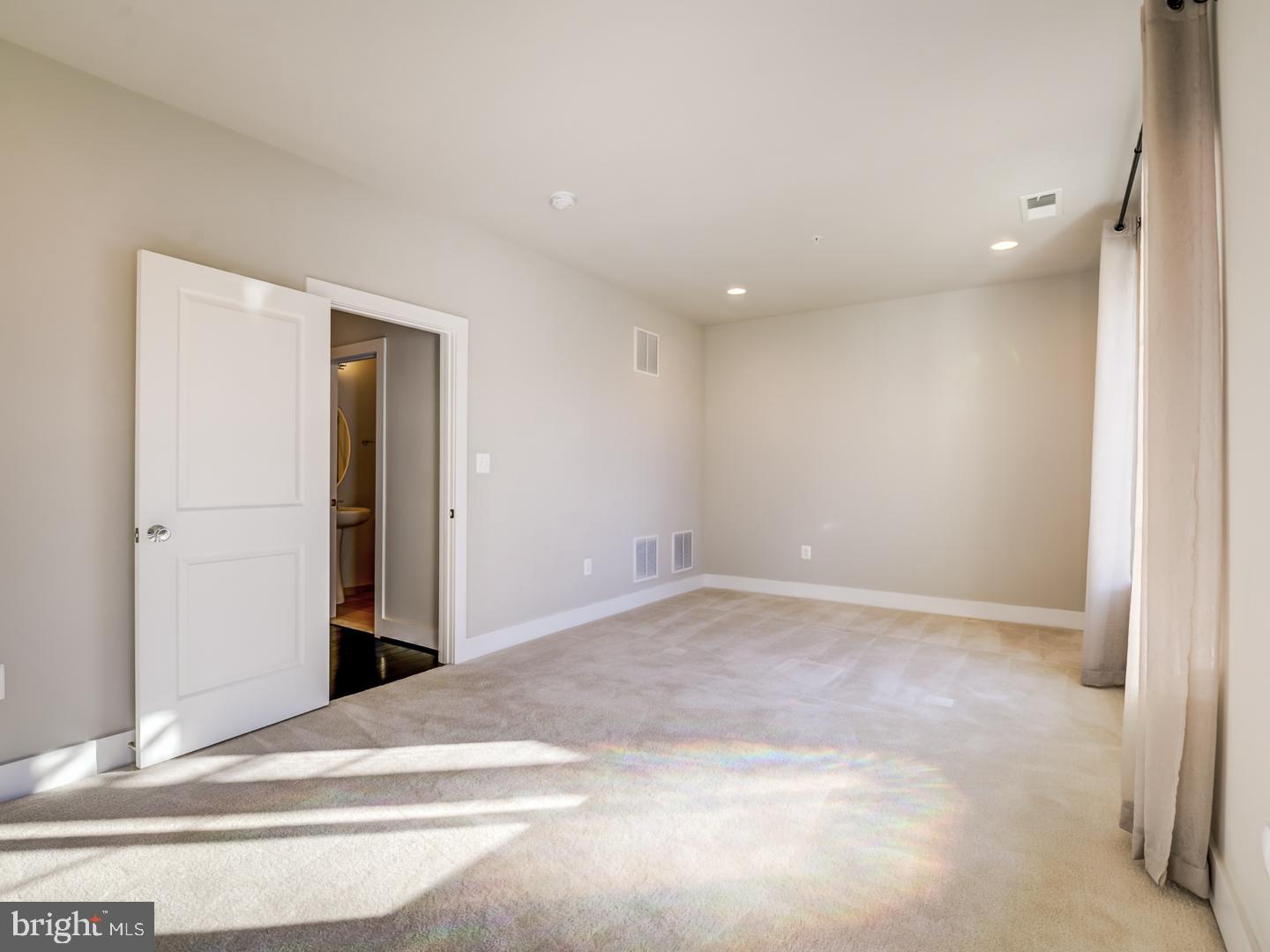 PRESERVE AT WESTFIELDS - Residential Lease