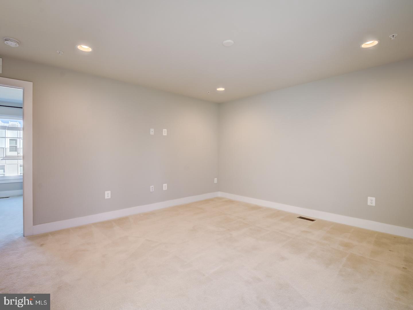 PRESERVE AT WESTFIELDS - Residential Lease