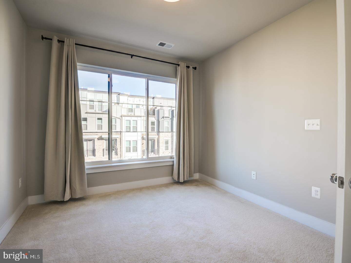 PRESERVE AT WESTFIELDS - Residential Lease