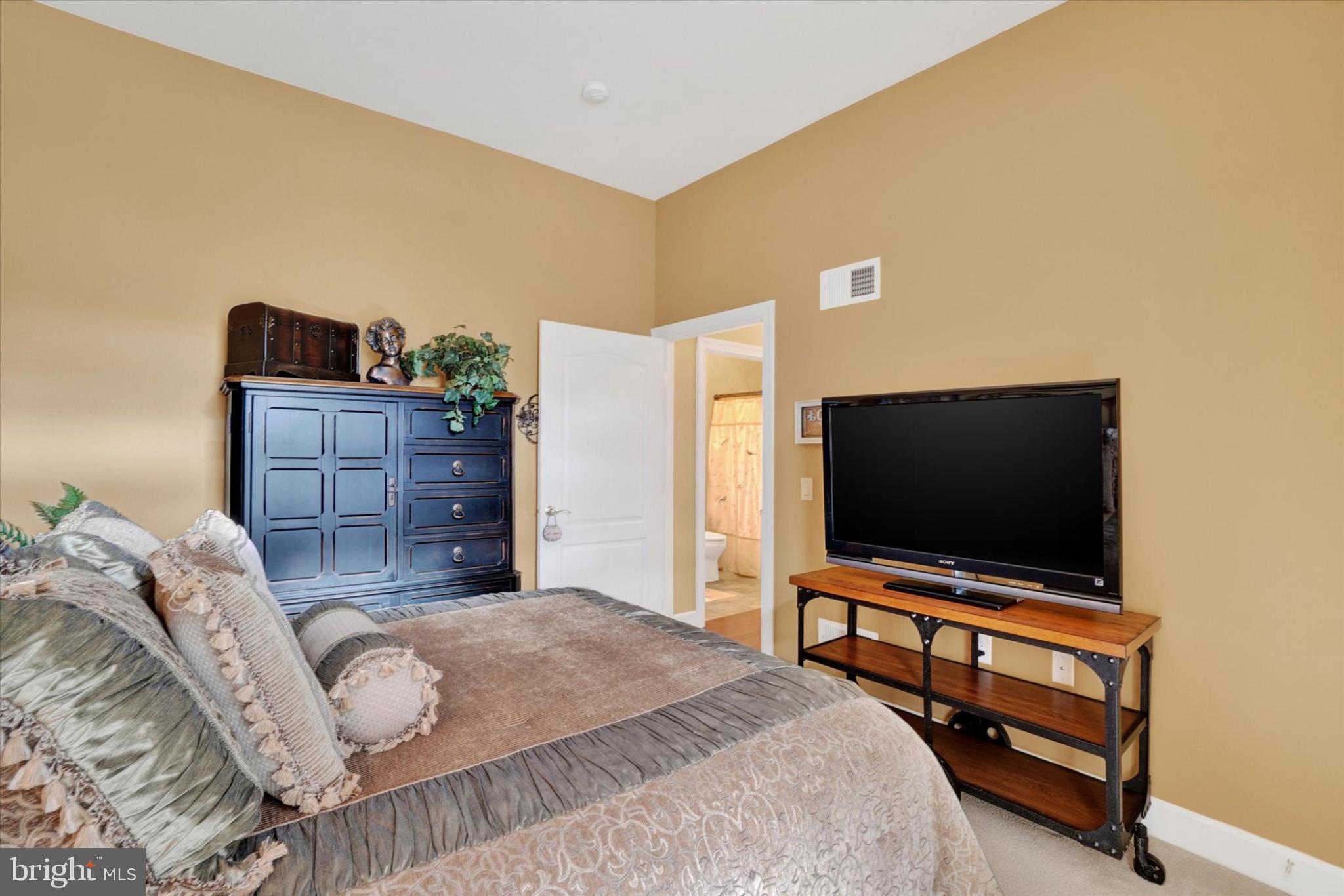 LAUREL VISTAS - Residential