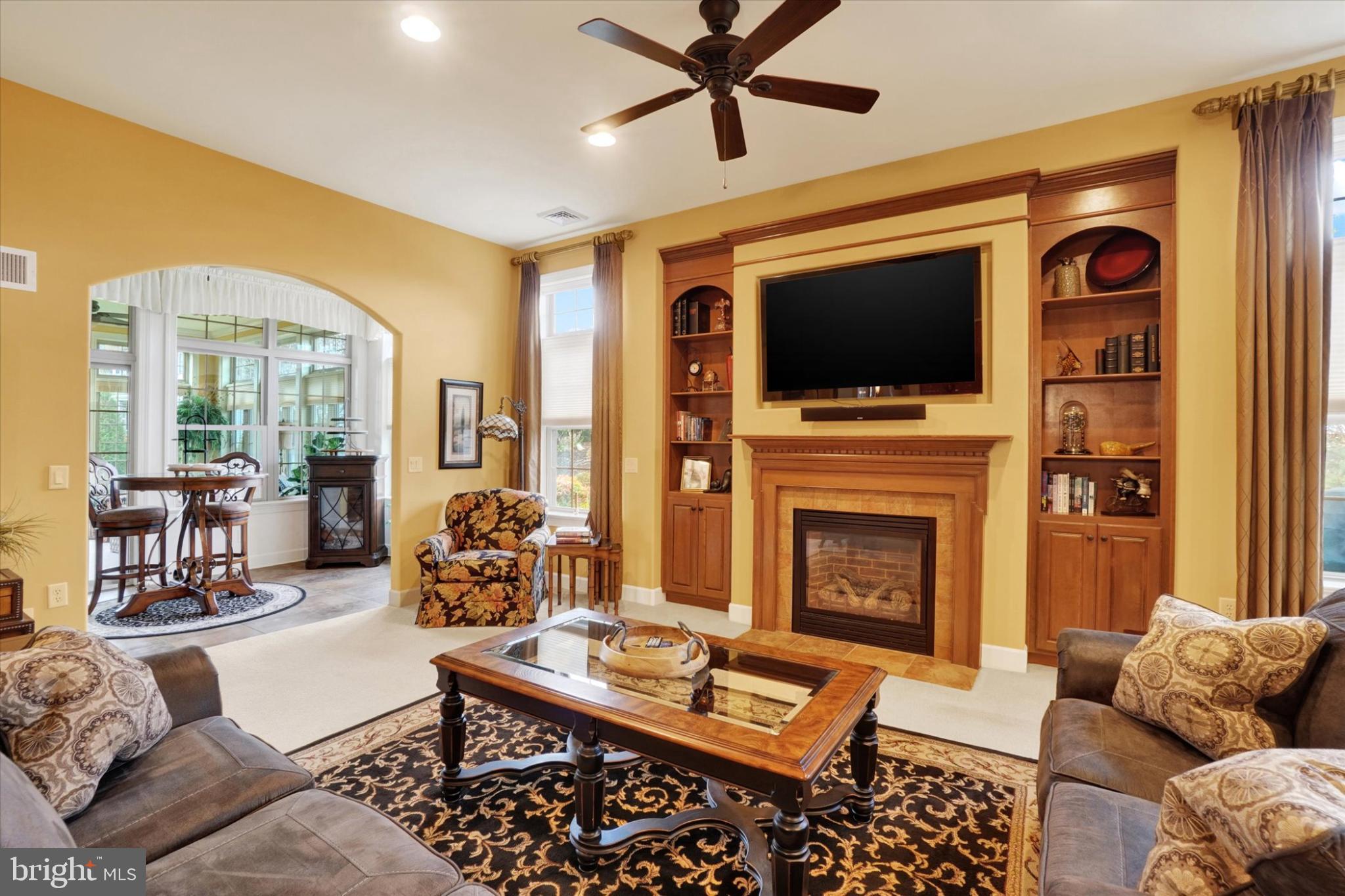 LAUREL VISTAS - Residential