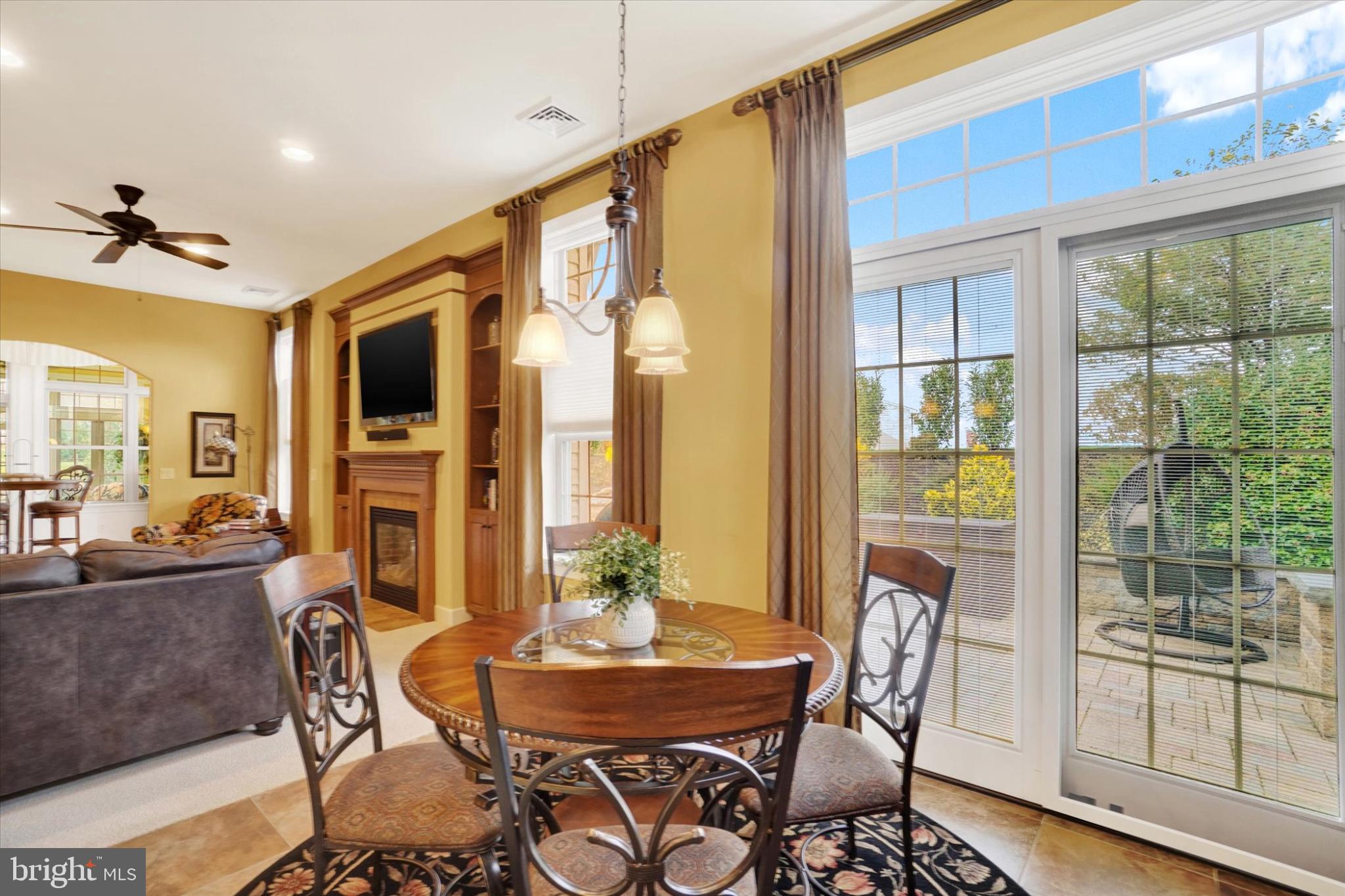 LAUREL VISTAS - Residential