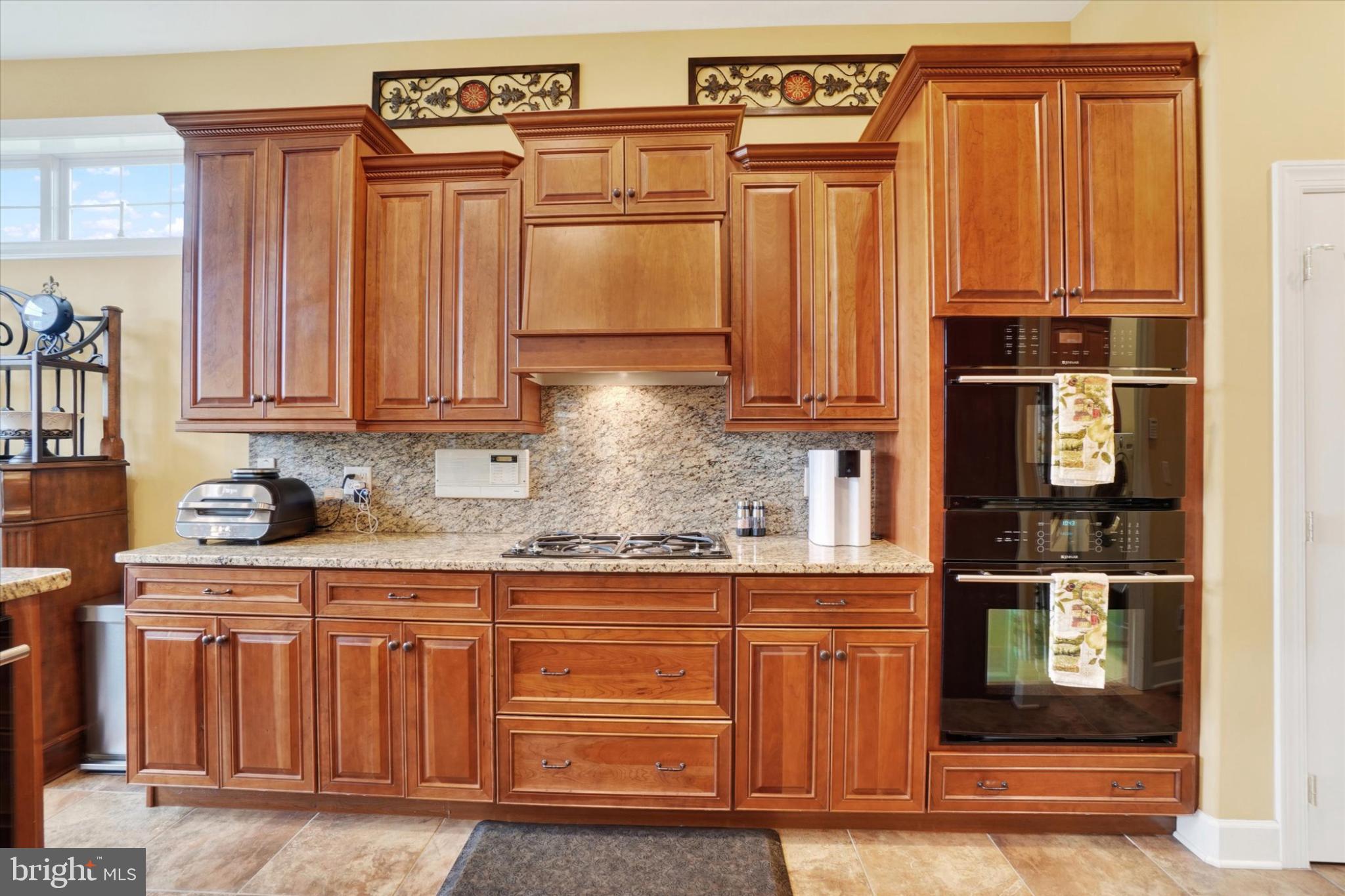 LAUREL VISTAS - Residential