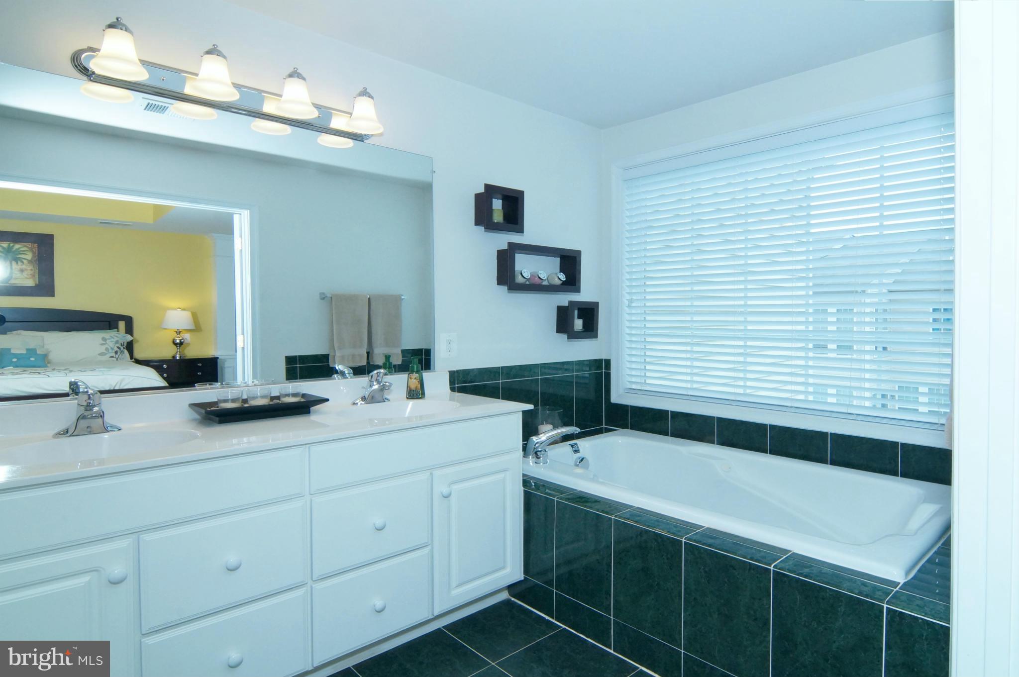 LAUREL HILL LANDBAY - Residential