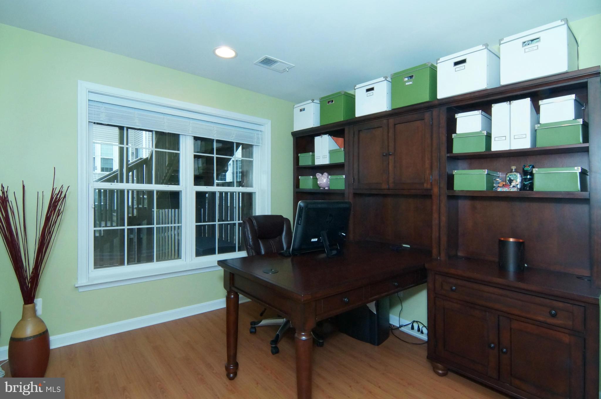 LAUREL HILL LANDBAY - Residential