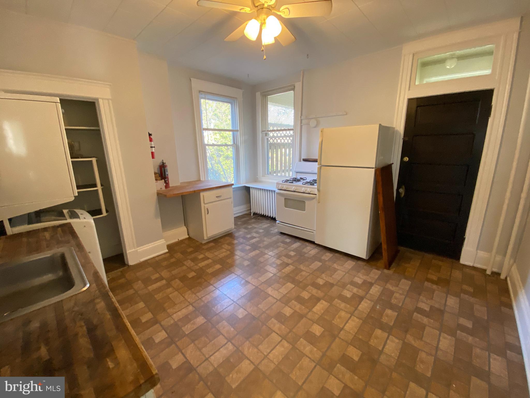 ROLAND PARK - Residential Lease