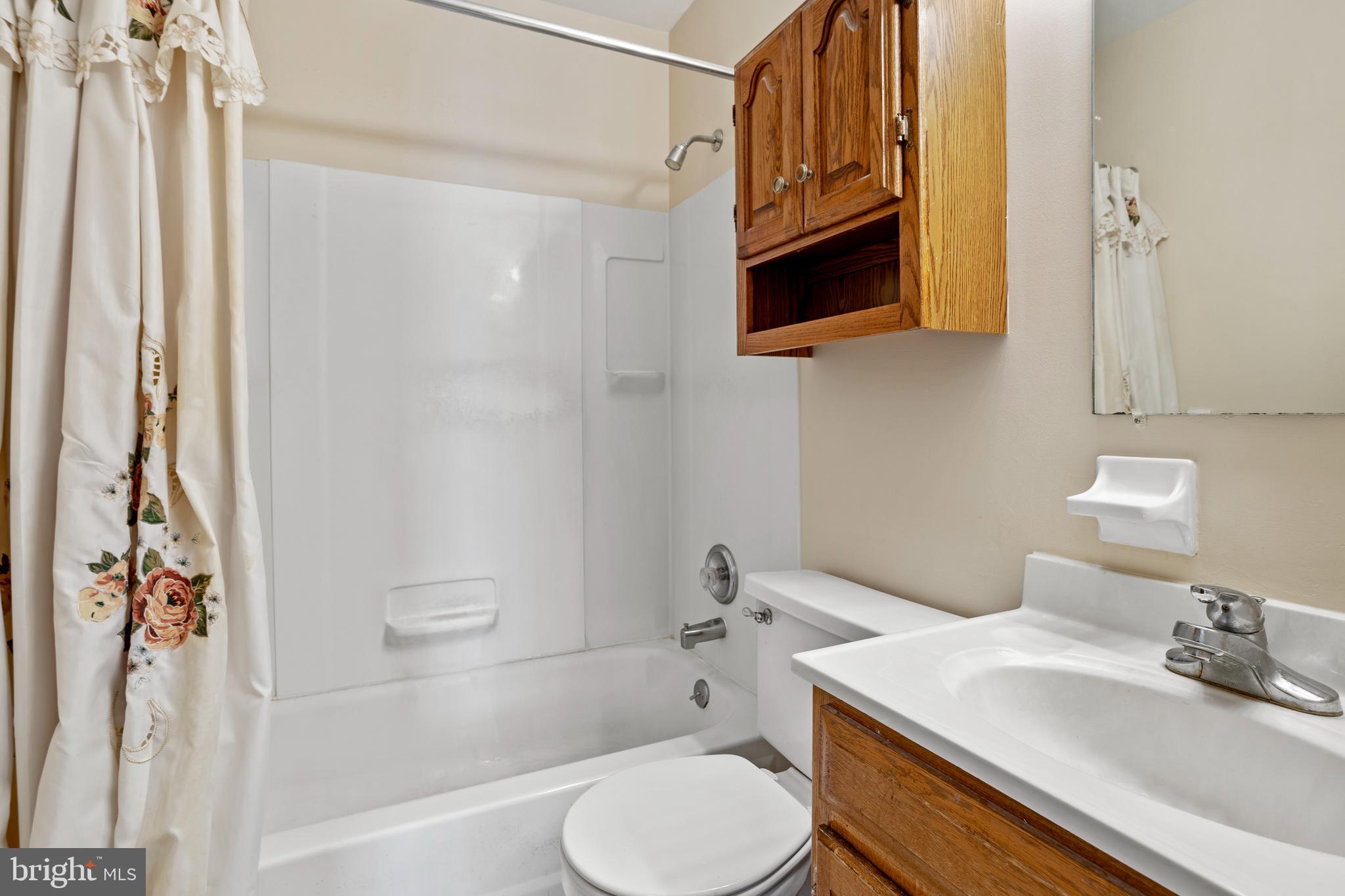 ASTON ARMS - Residential