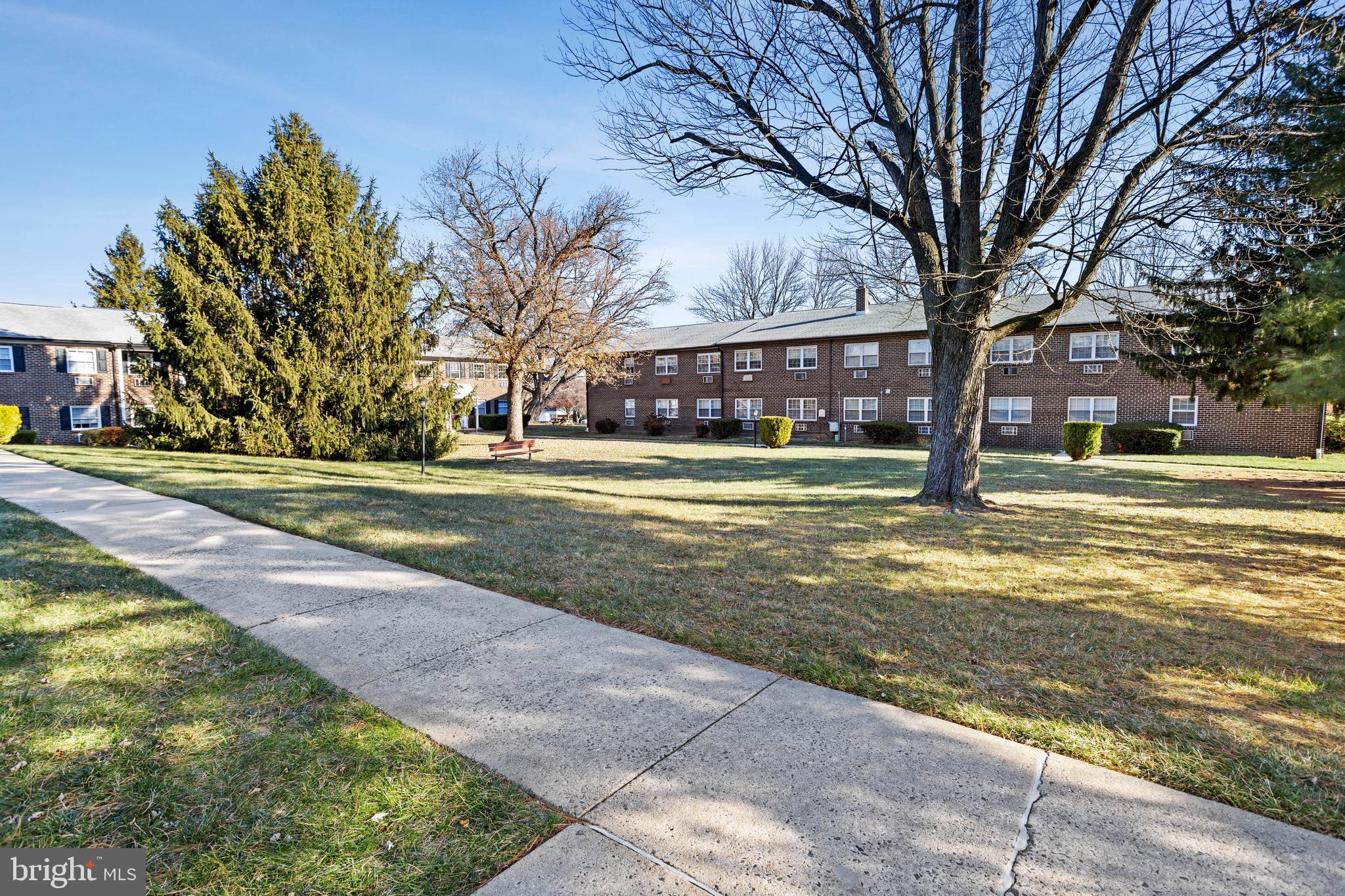 ASTON ARMS - Residential