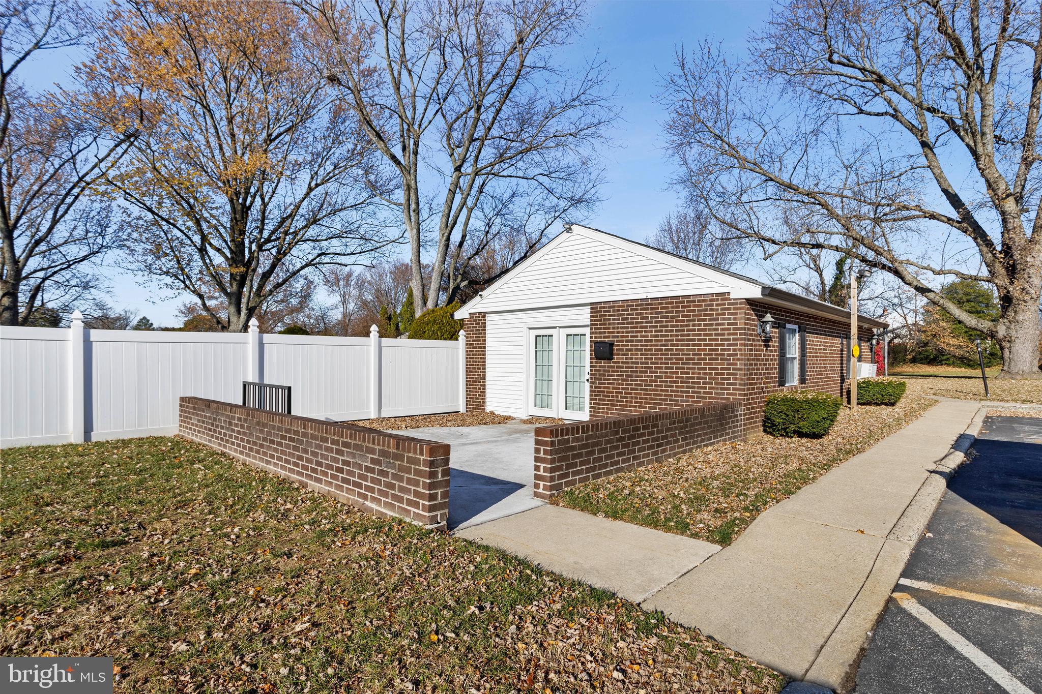 ASTON ARMS - Residential