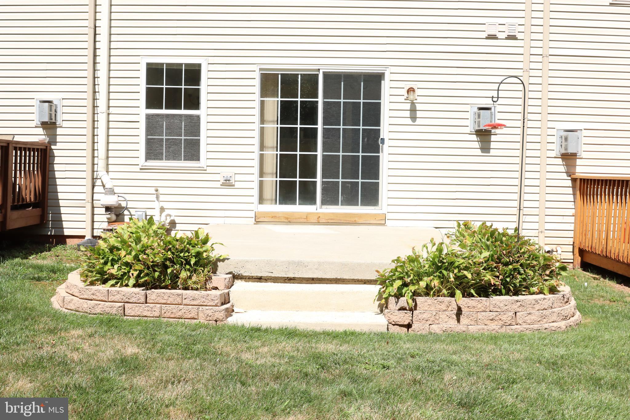 VERNON COURT - Residential Lease