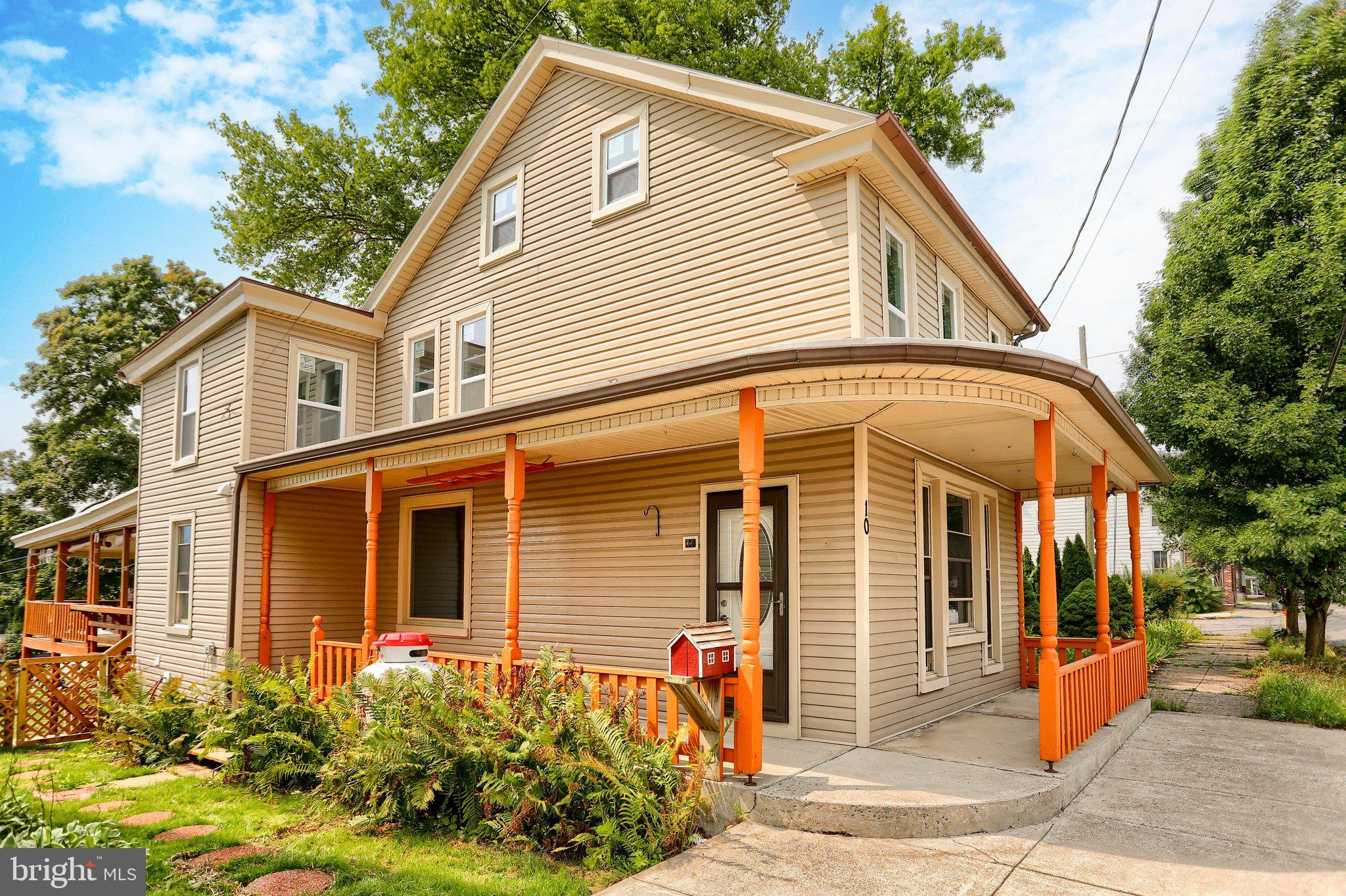 10 E GRAND AVENUE