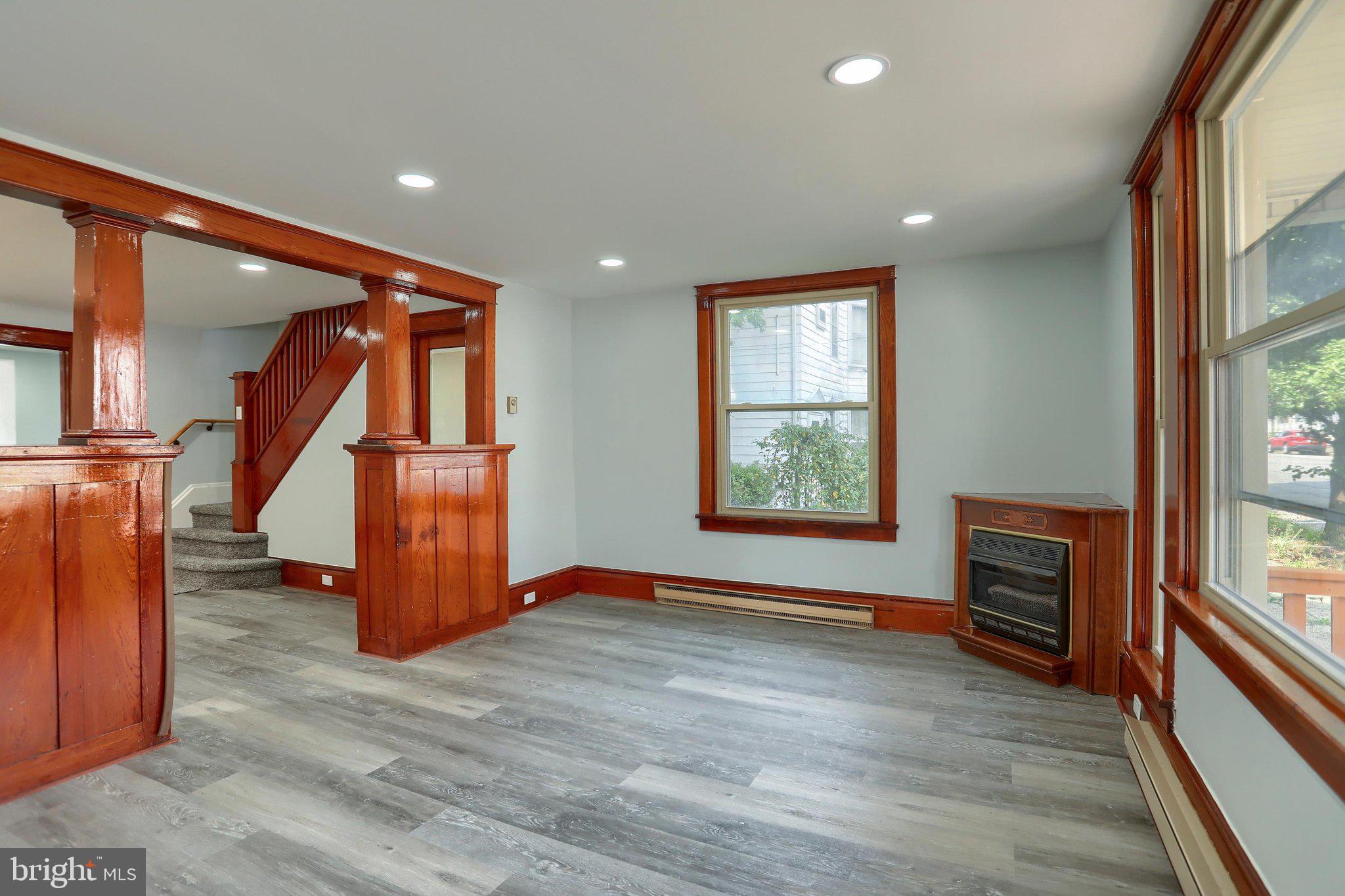 10 E GRAND AVENUE