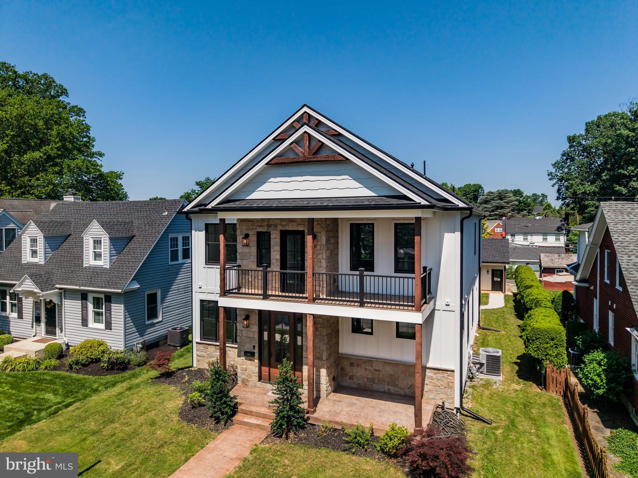207 MAPLE AVENUE