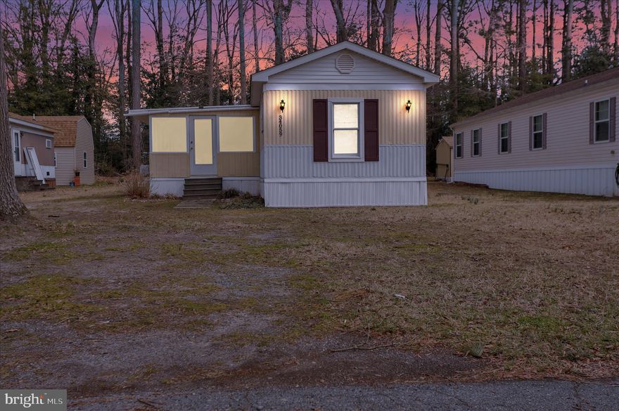 Welcome to easy coastal living in the heart of Love Creek, Lewes. This charming 3-bedroom, 2-bath single‑wide has been lovingly cared for and offers a spotless, move‑in‑ready interior. The screened‑in porch invites you to unwind with morning coffee or evening breezes, while the storage shed keeps everything organized for beach days and backyard projects. Whether you're looking for a full‑time residence or a weekend retreat, this home offers comfort, convenience, and the relaxed Delaware lifestyle you’ve been searching for.
Contingent on park approval
Monthly lot rent - $663.58
