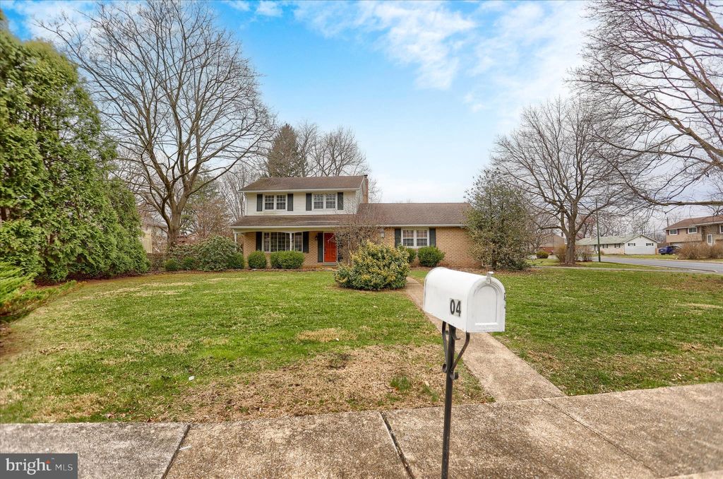 Photo of 904 Thornwood Lane, CARLISLE, PA 17013 (MLS # PACB2051592)