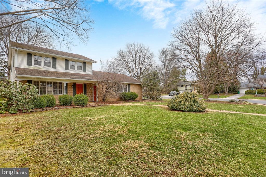 Photo of 904 Thornwood Lane, CARLISLE, PA 17013 (MLS # PACB2051592)