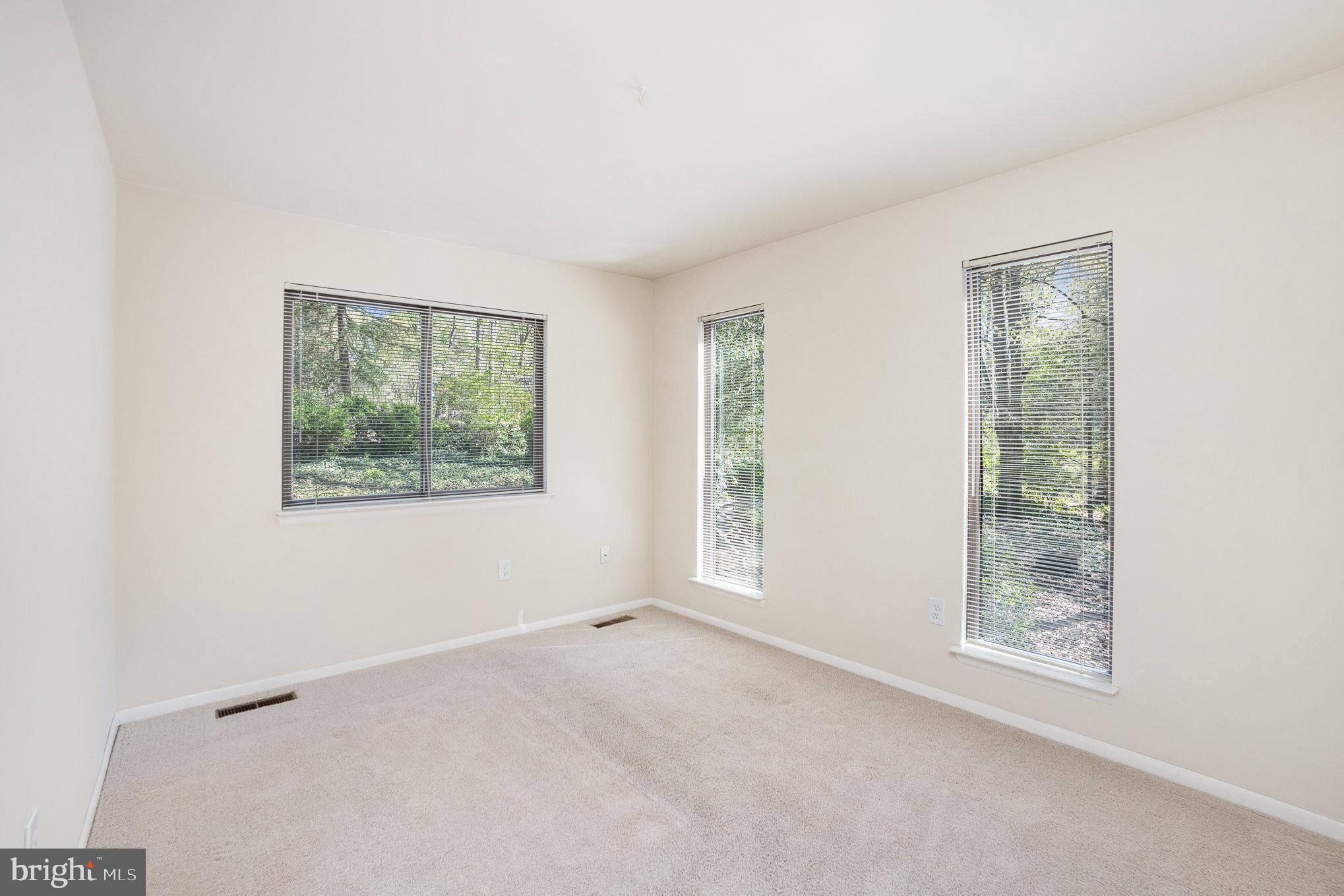 FEATHERSTONE TERRACE - Residential