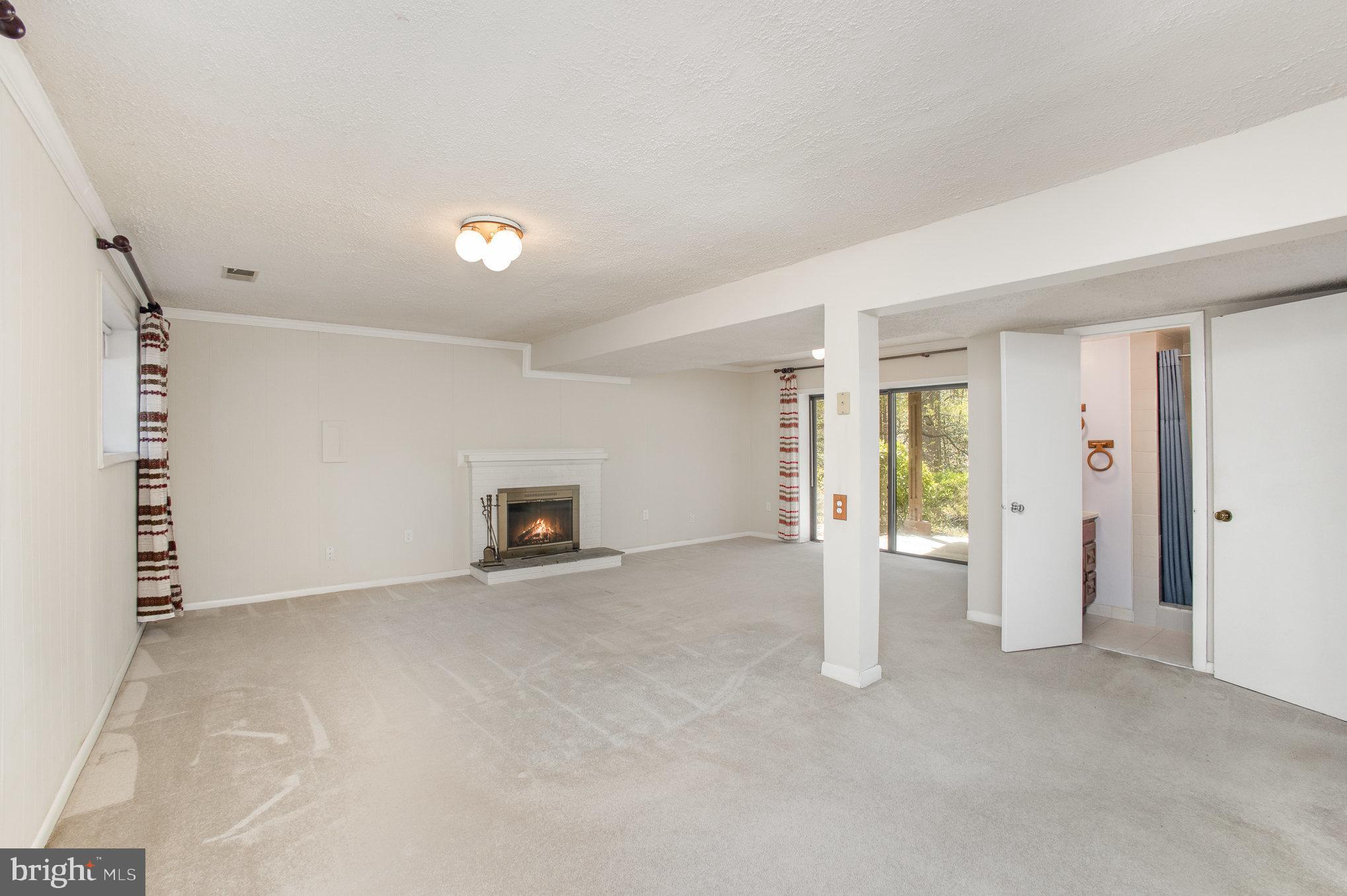 FEATHERSTONE TERRACE - Residential