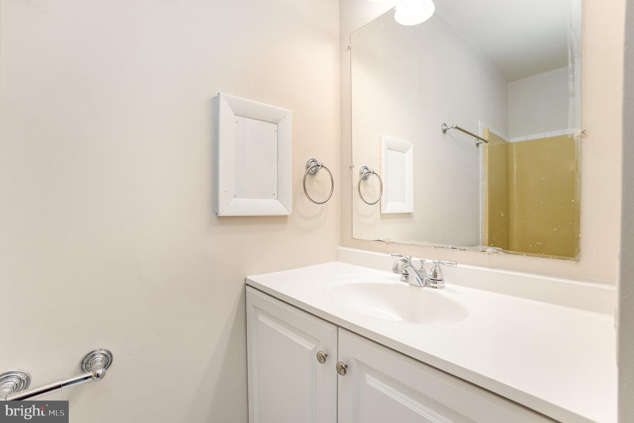 FEATHERSTONE TERRACE - Residential