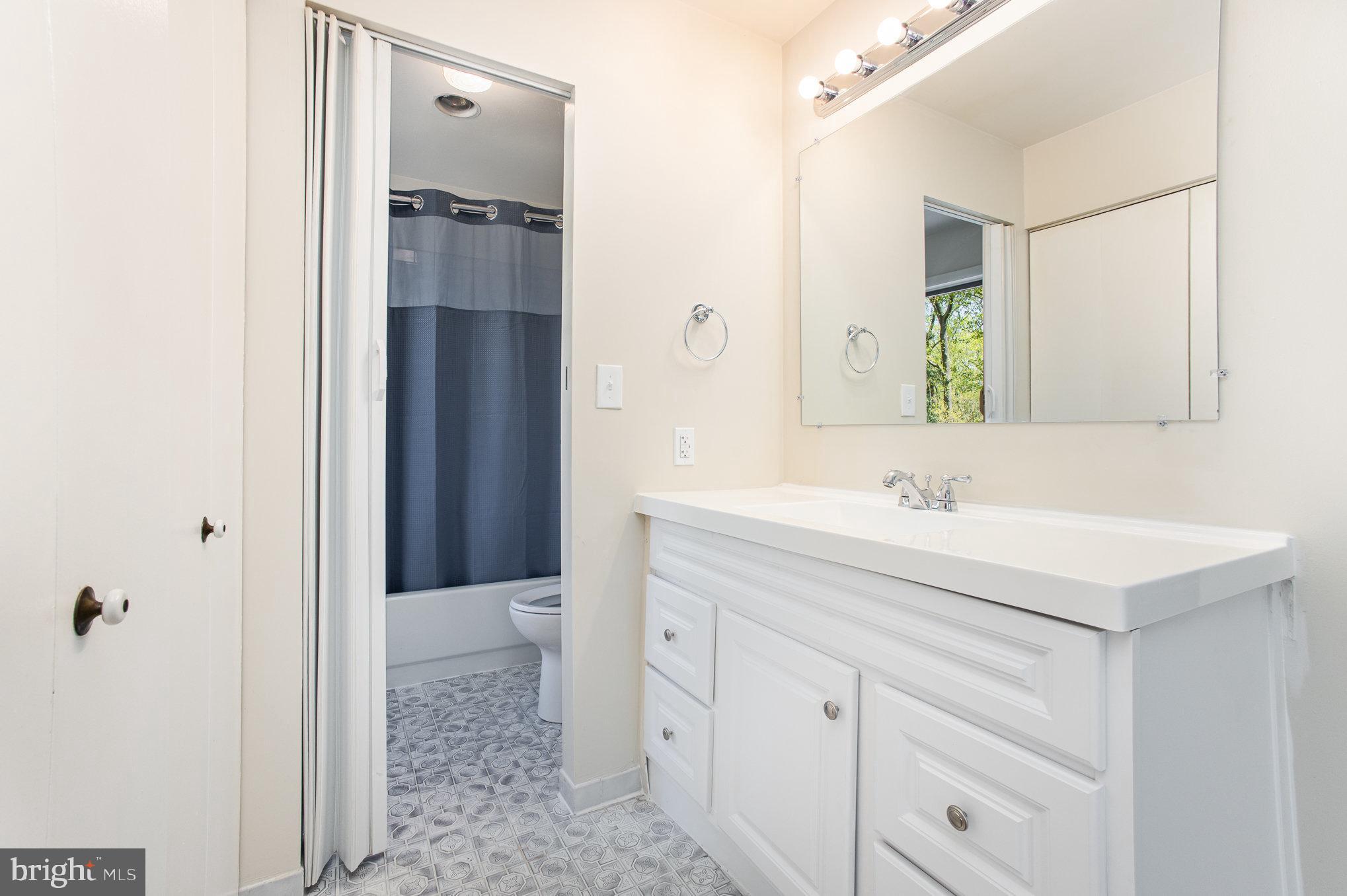 FEATHERSTONE TERRACE - Residential