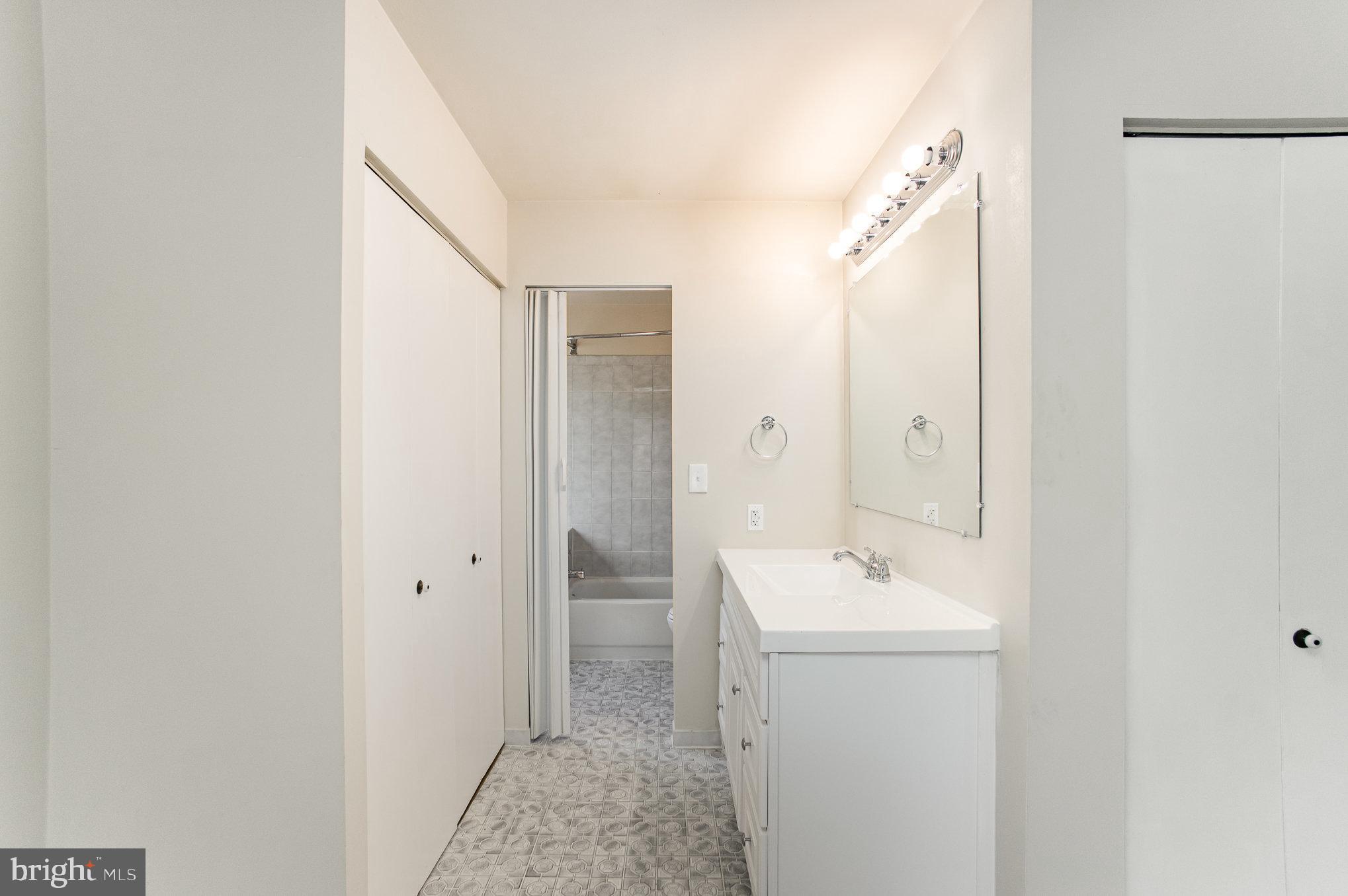 FEATHERSTONE TERRACE - Residential