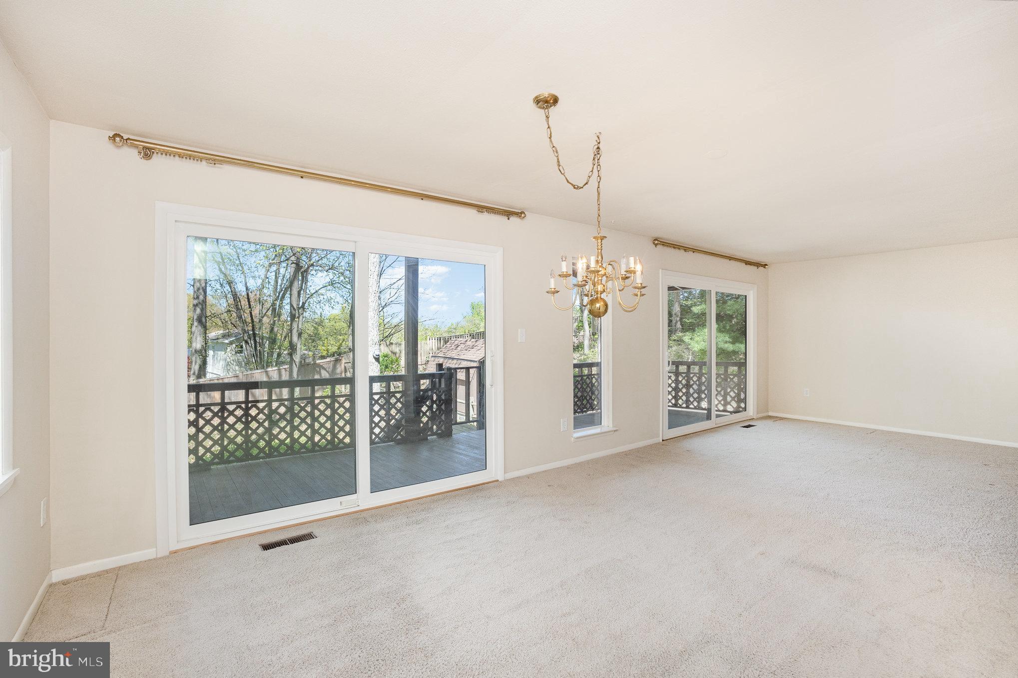 FEATHERSTONE TERRACE - Residential