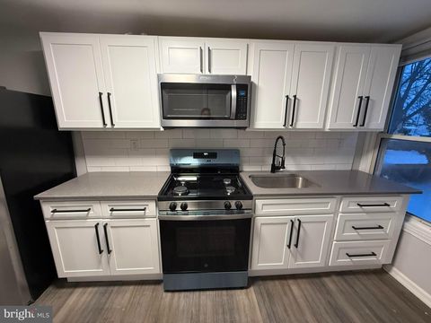 212 WARREN STREET 4 BEVERLY NJ 08010