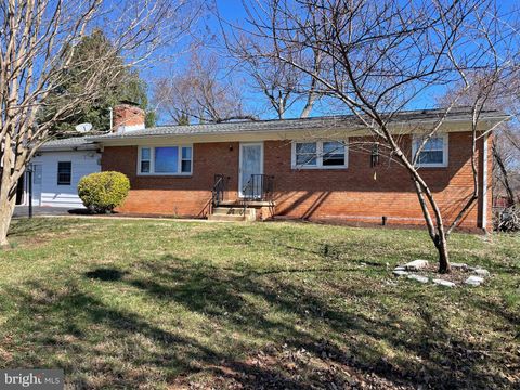 Photo of 7705 Huron Drive, GAINESVILLE, VA 20155 (MLS # VAPW2114586)