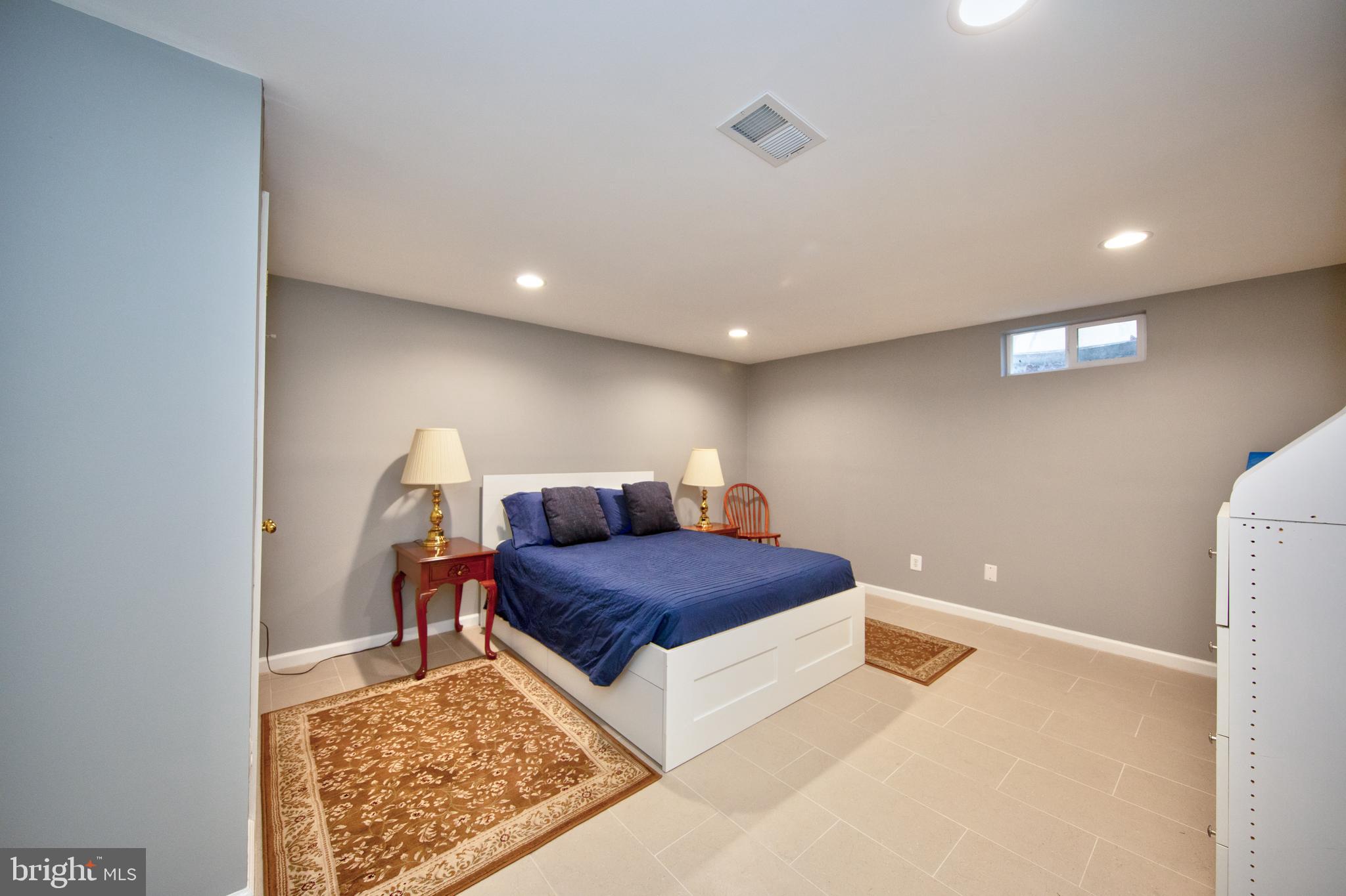 VINEYARD OAK - Residential