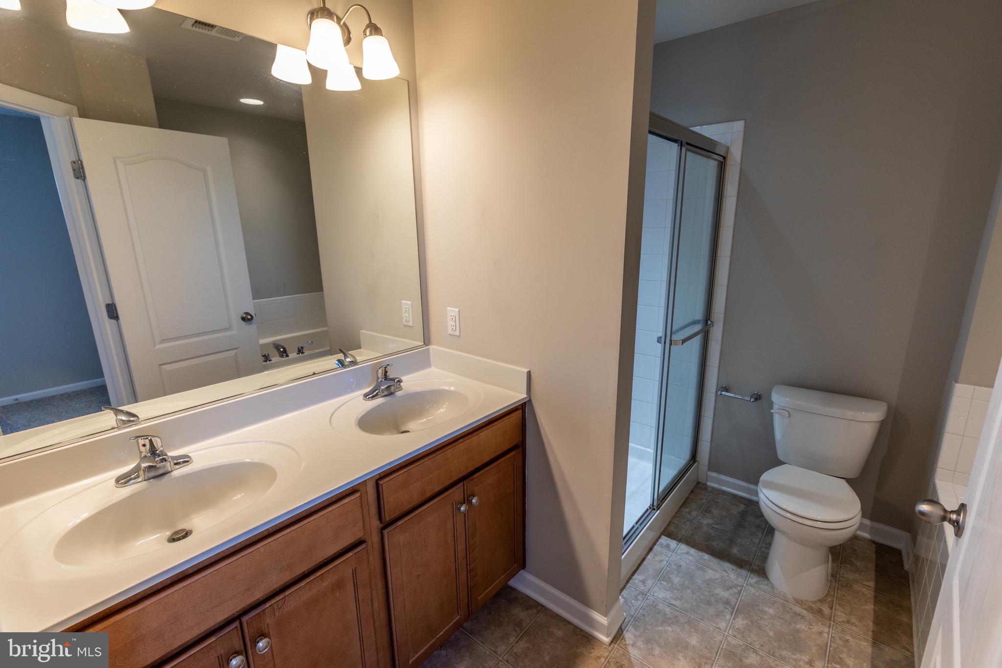 LAKELAND PLACE - Residential