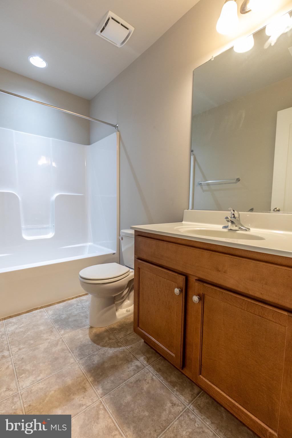 LAKELAND PLACE - Residential