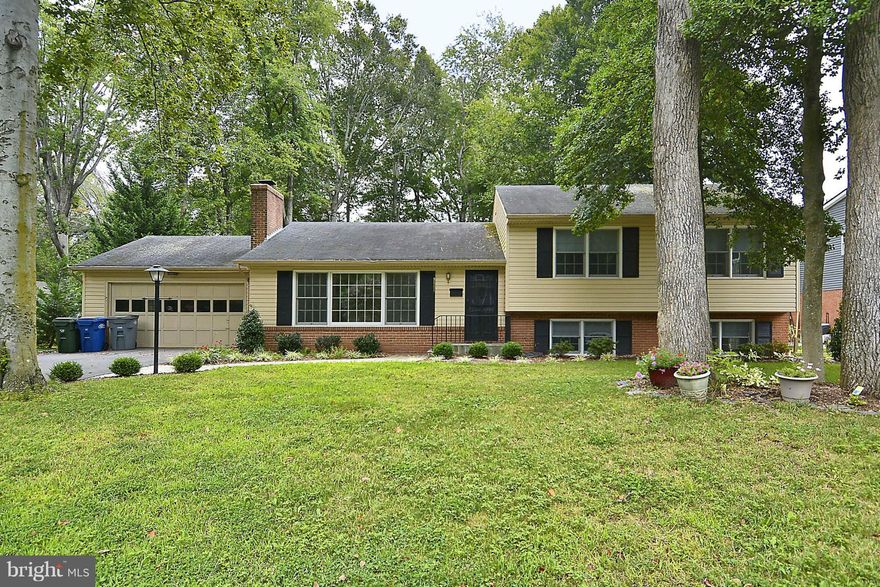 Fantastic opportunity in River Bend Estates.  Well maintained home with gleaming wood floors and fresh paint ready for your personal touches.  Attached Master Bath and fully finished basement with fourth bedroom and updated full bath.  Two car garage on large level lot with a great backyard perfect for entertaining.  Living room features a full wall of windows,  and fireplace.  Large family room.