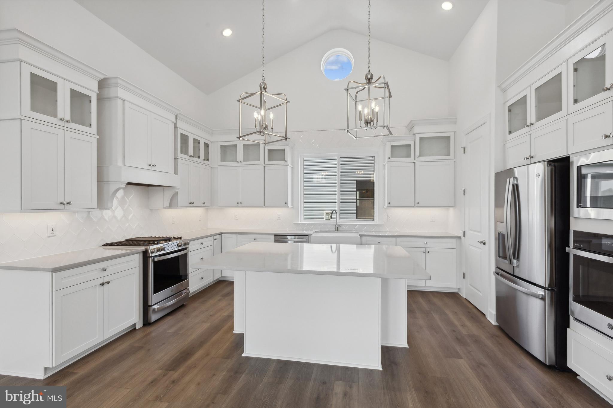 327 KINGFISHER LANE