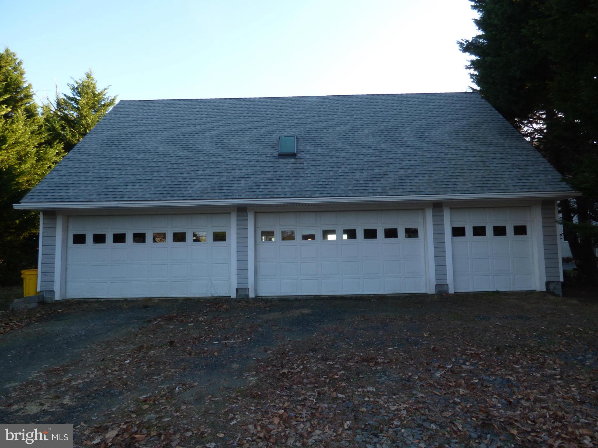 PLEASANT PLAINS - Land