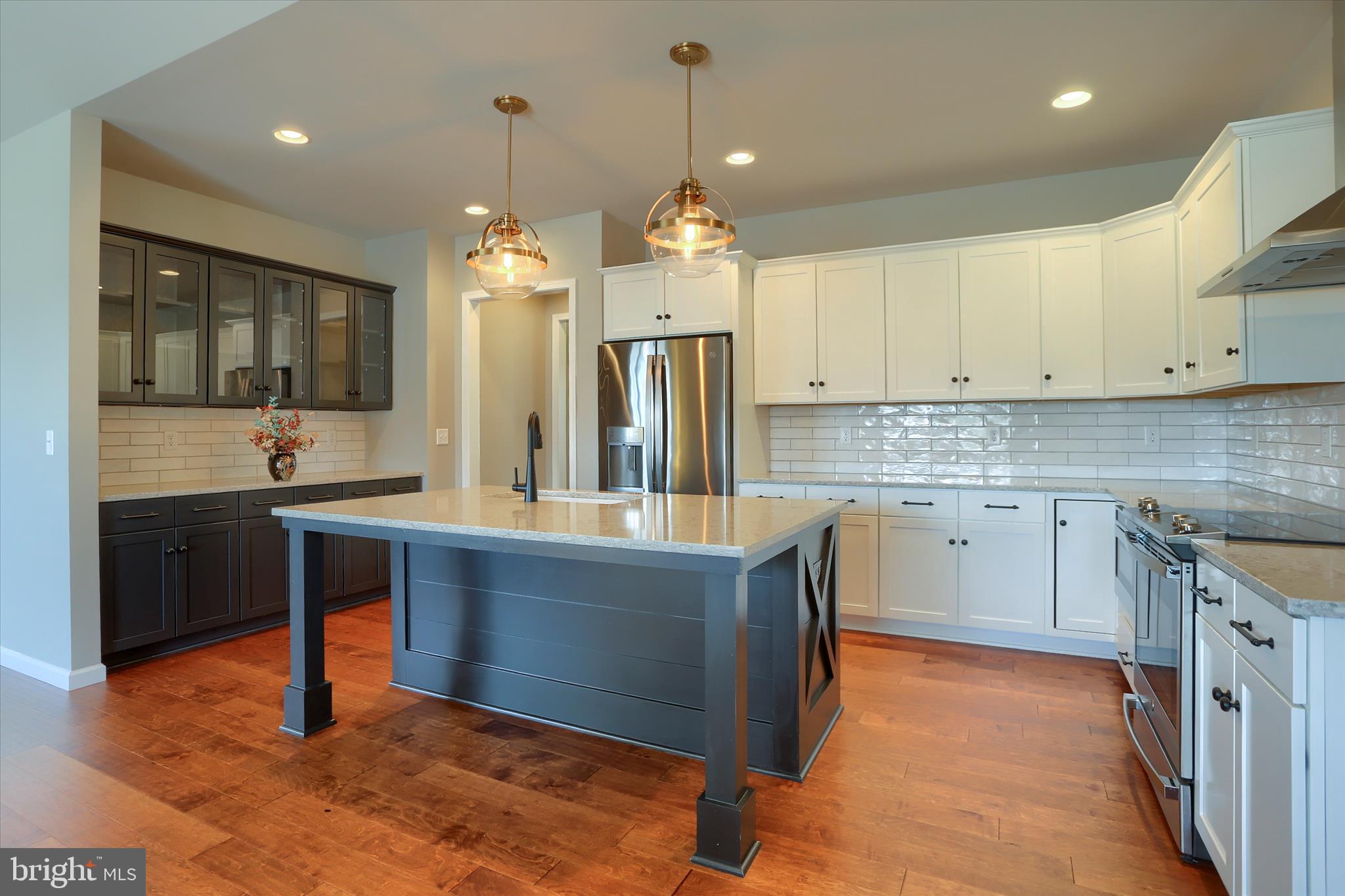 ROCKVILLE ESTATES - Residential