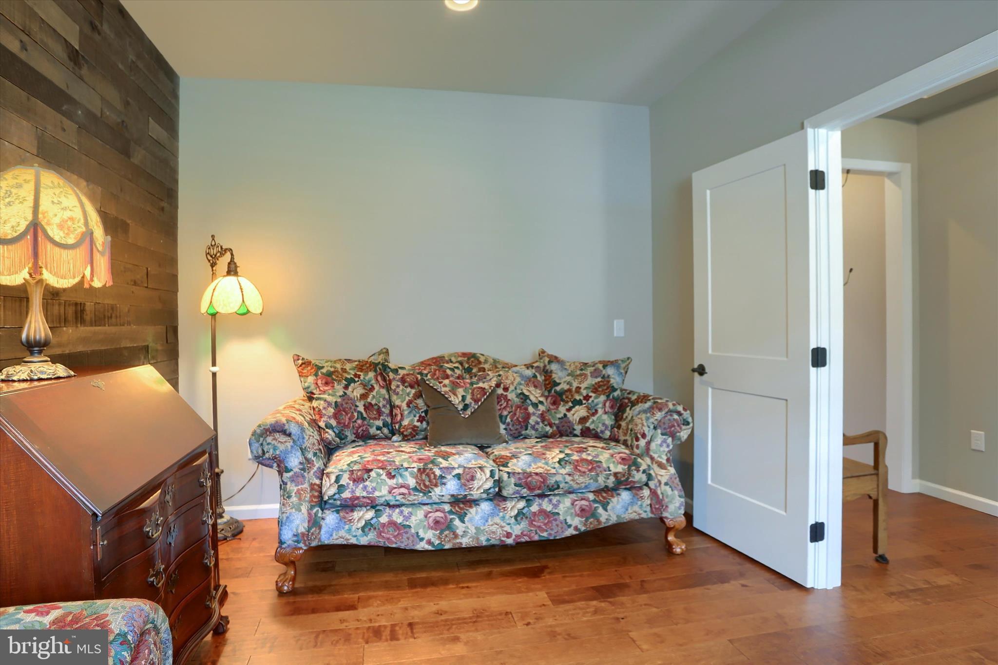 ROCKVILLE ESTATES - Residential