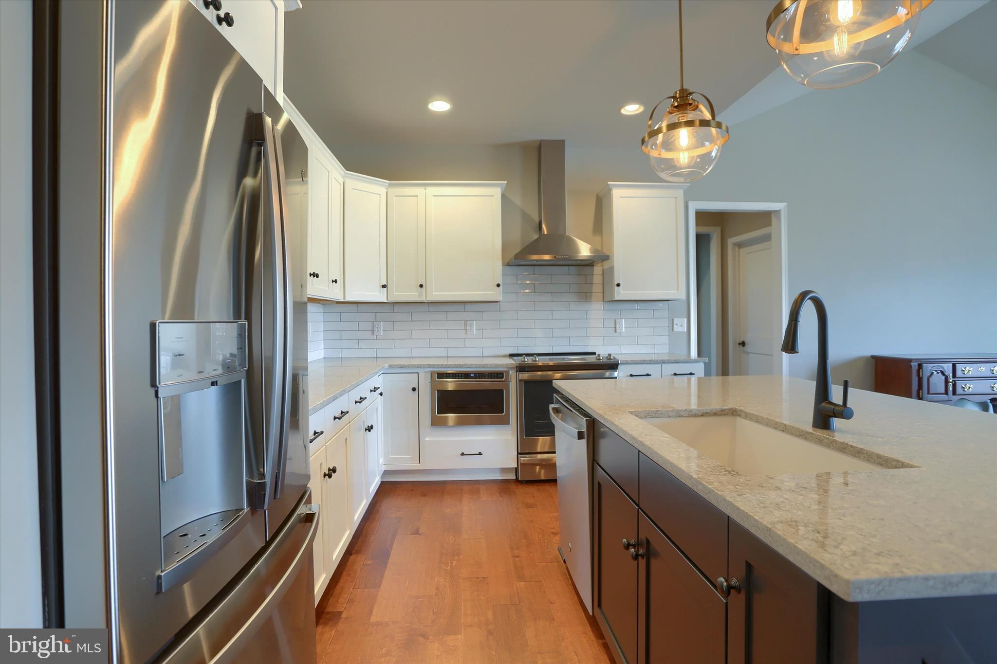 ROCKVILLE ESTATES - Residential