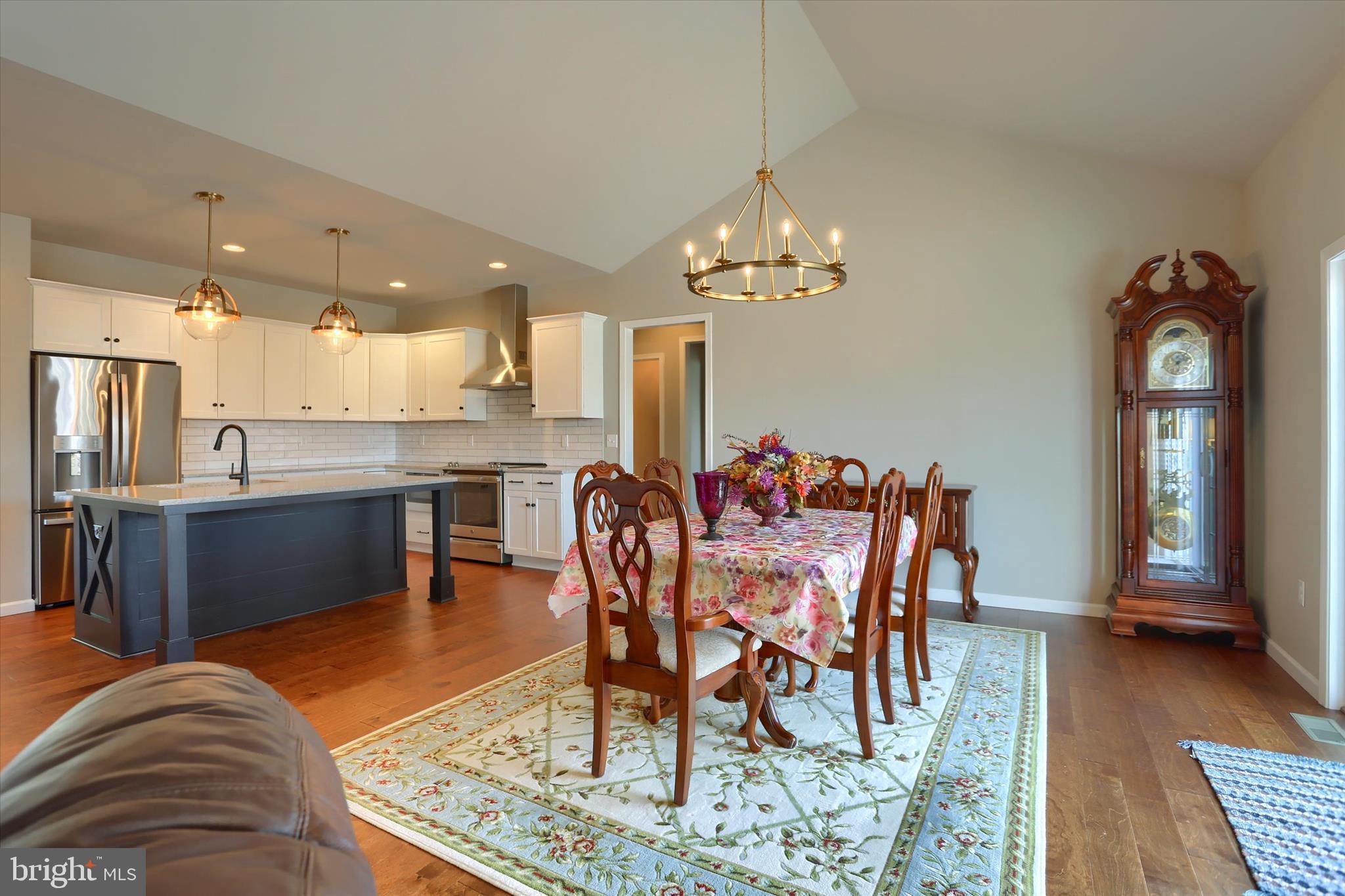 ROCKVILLE ESTATES - Residential