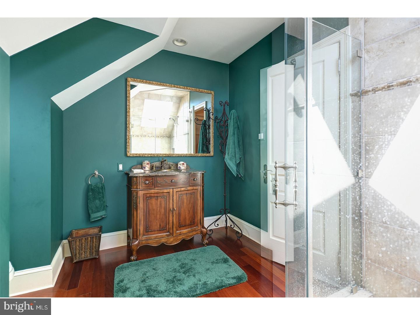 GLADWYNE - Residential