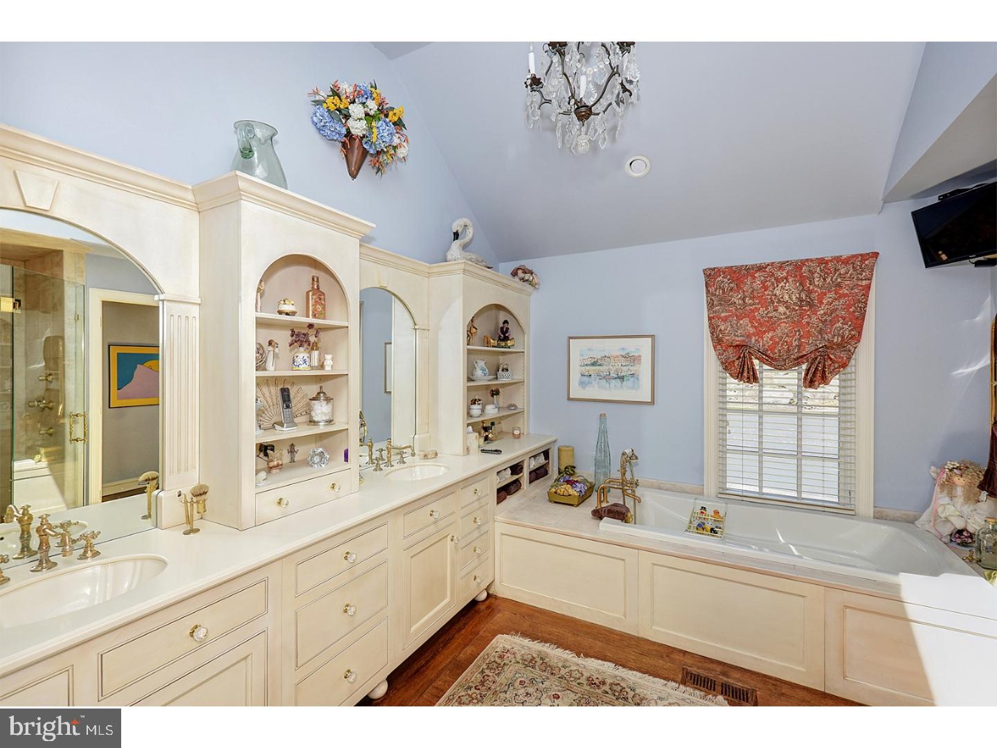 GLADWYNE - Residential