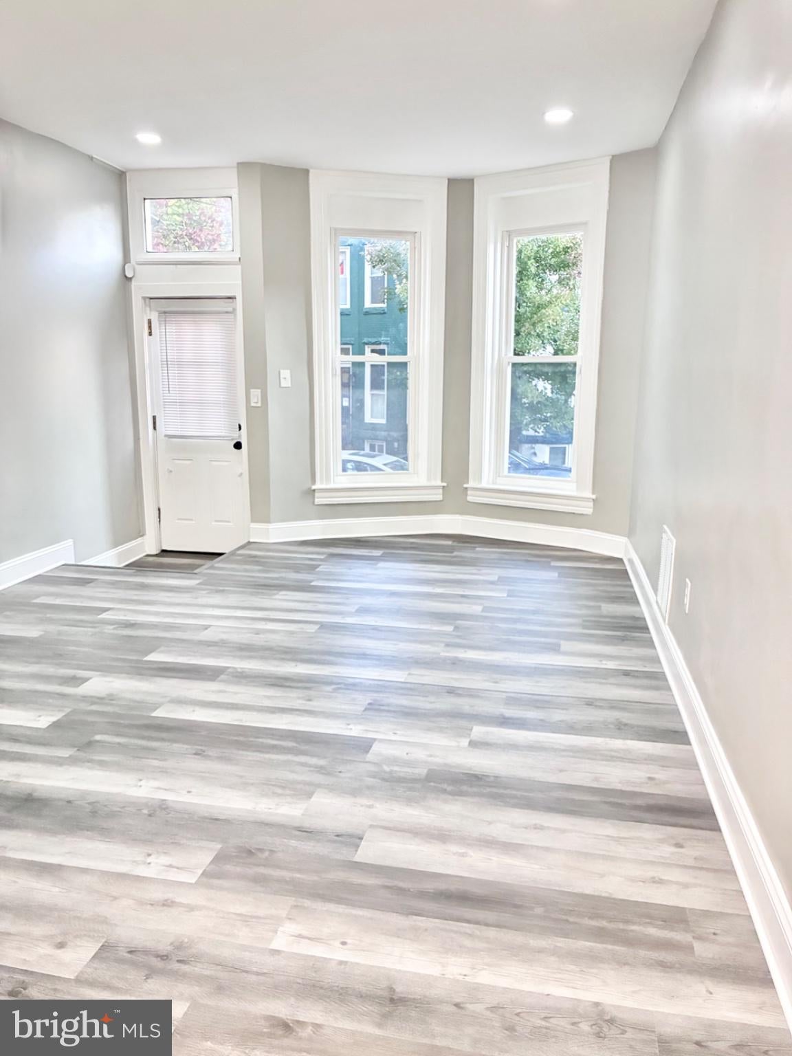 850 W 35TH STREET