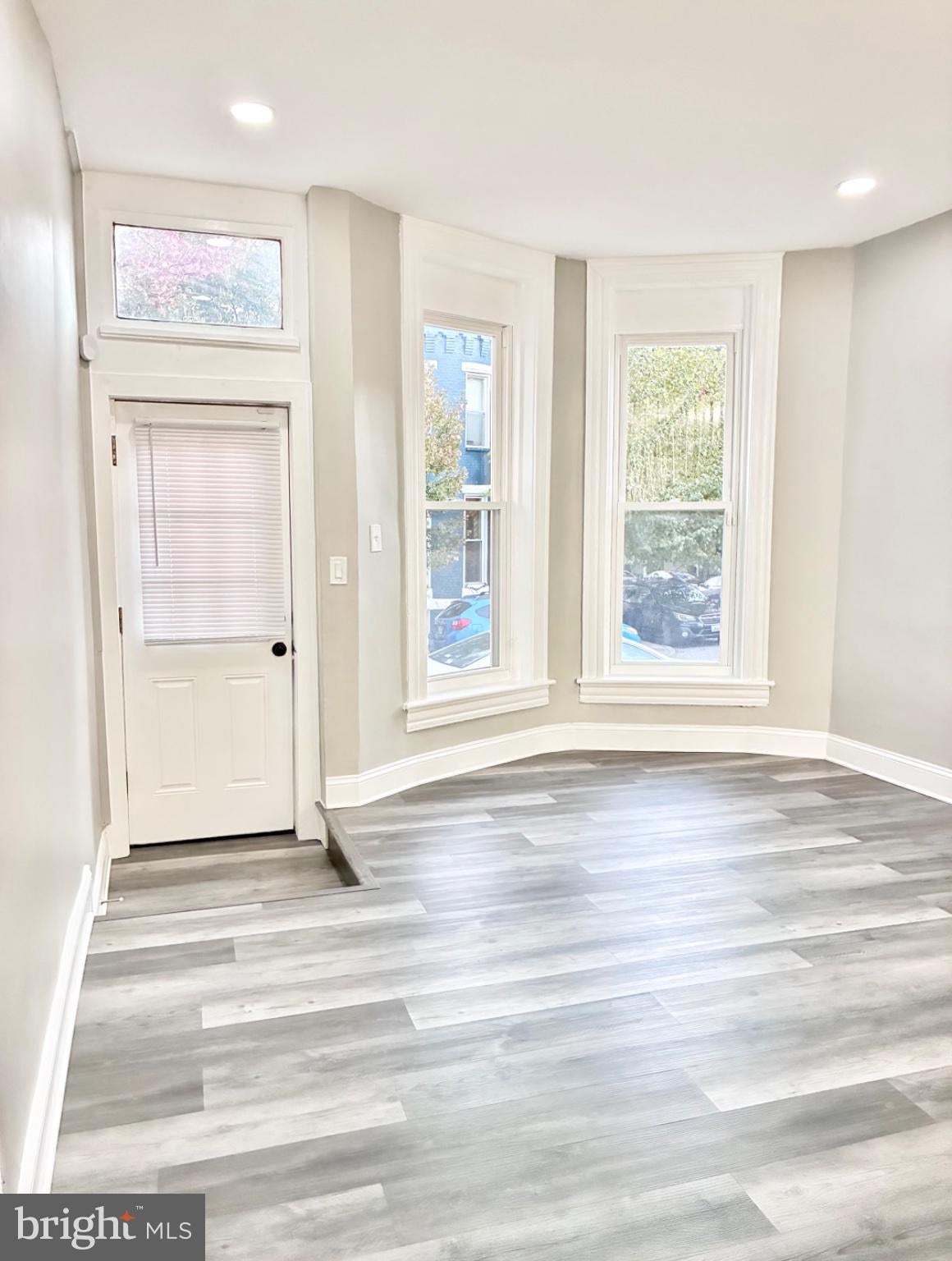 850 W 35TH STREET