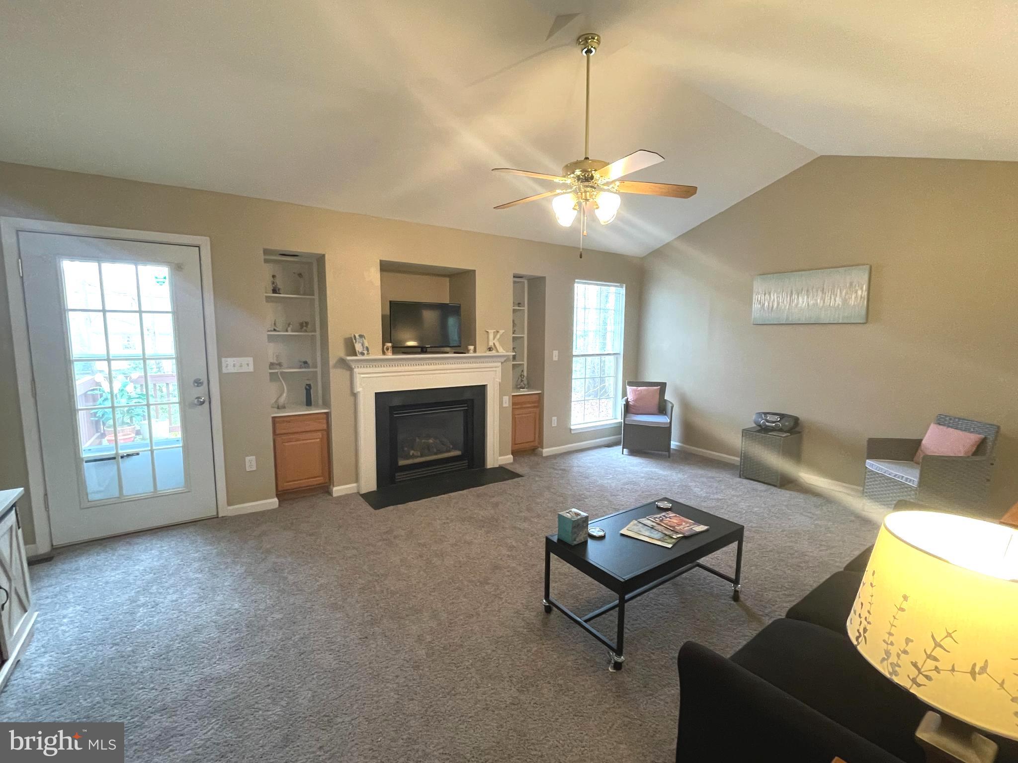 HUNTING QUARTERS - Residential