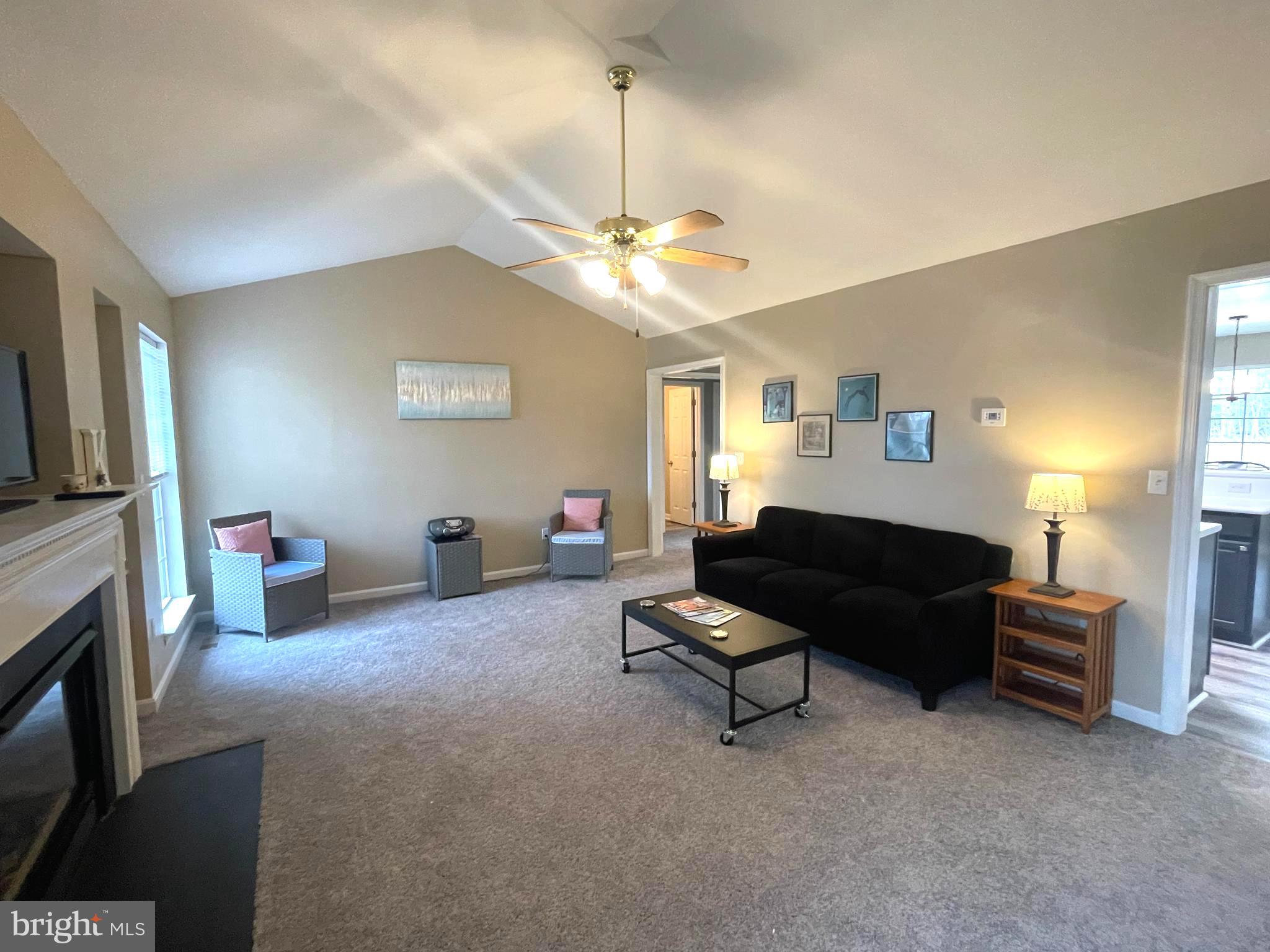 HUNTING QUARTERS - Residential