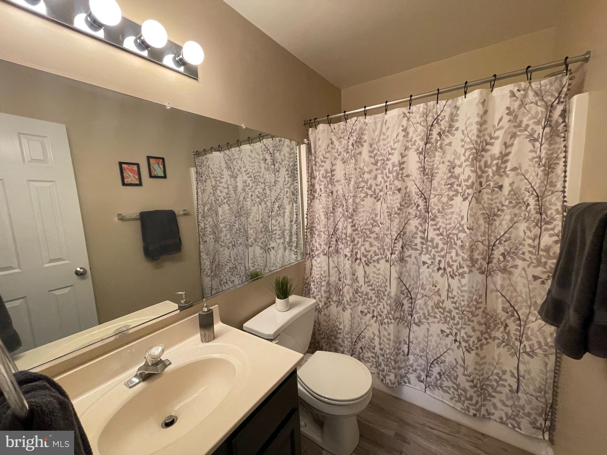 HUNTING QUARTERS - Residential